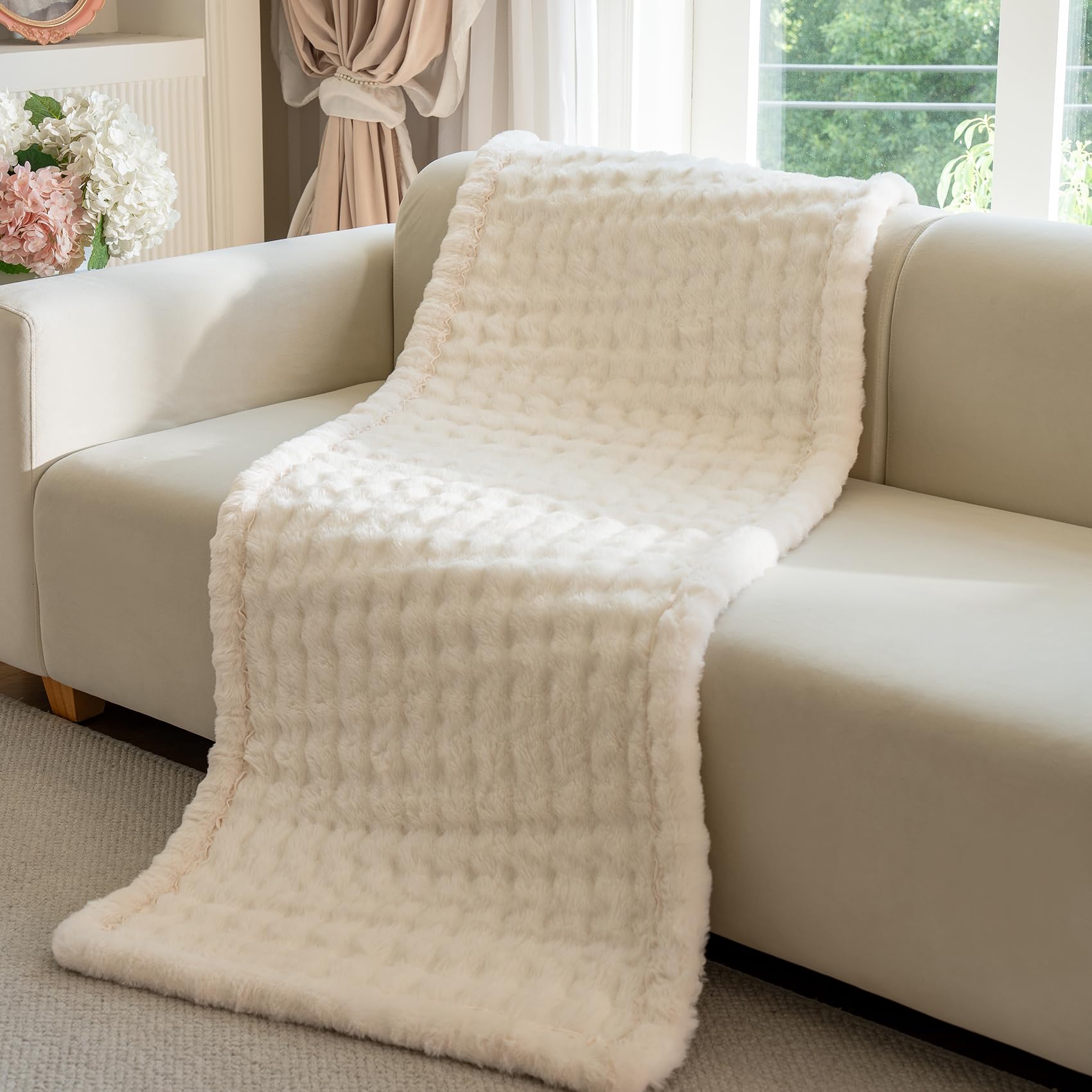 Sofa Überzug Waschbar, Kunstkaninchenfell Sofabezug – Universal Couch Überzug 2/3/4 Sitzer, Anti-Rutsch, wasserdichte Zwischenschicht, Sofaüberwurf Möbelschoner (Weiß, 70×150 cm)