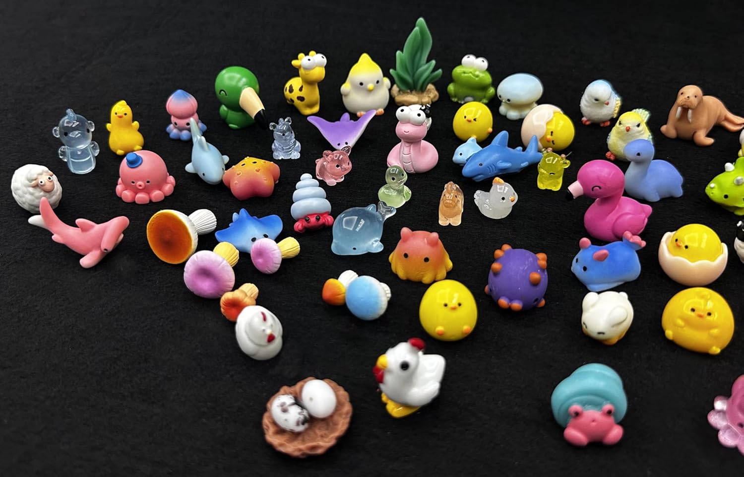 Geiomoo Mini Resin Fish Tank Crafts, Miniature Set for DIY Landscape Home Decors (70 Pcs)