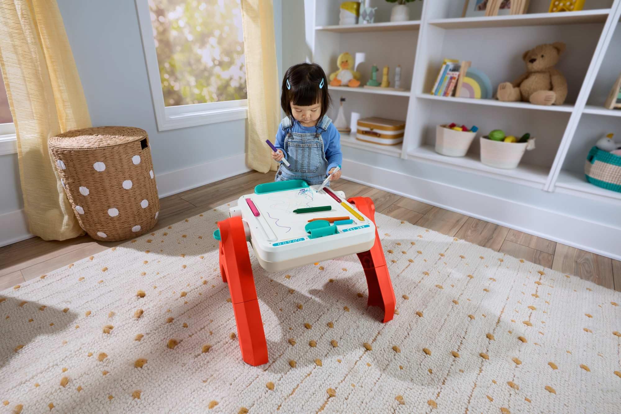 Fisher-Price Lernspaß-Spielzeug für Babys und Kleinkinder, entwicklungsfördernder 4-in-1 Spieltisch und Staffelei mit Musik ab 6 Monaten, mehrsprachige Version, JGW87