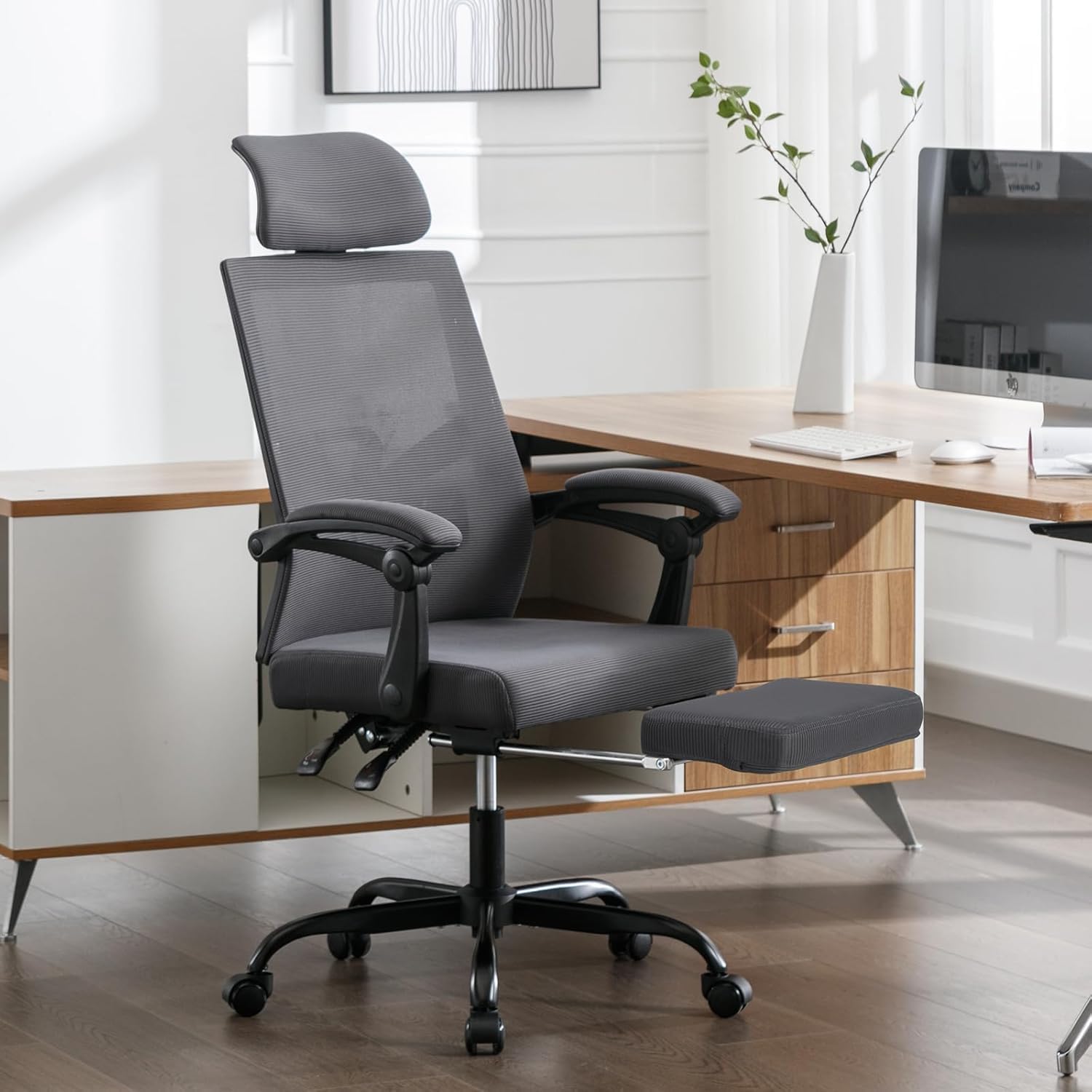 UEV Silla de Oficina Ergonómica con Reposapiés, Silla de Escritorio con Reposacabezas Ajustable, Soporte Lumbar, Regulable en Altura, Inclinable, hasta 136 kg, Tejido Transpirable, Gris