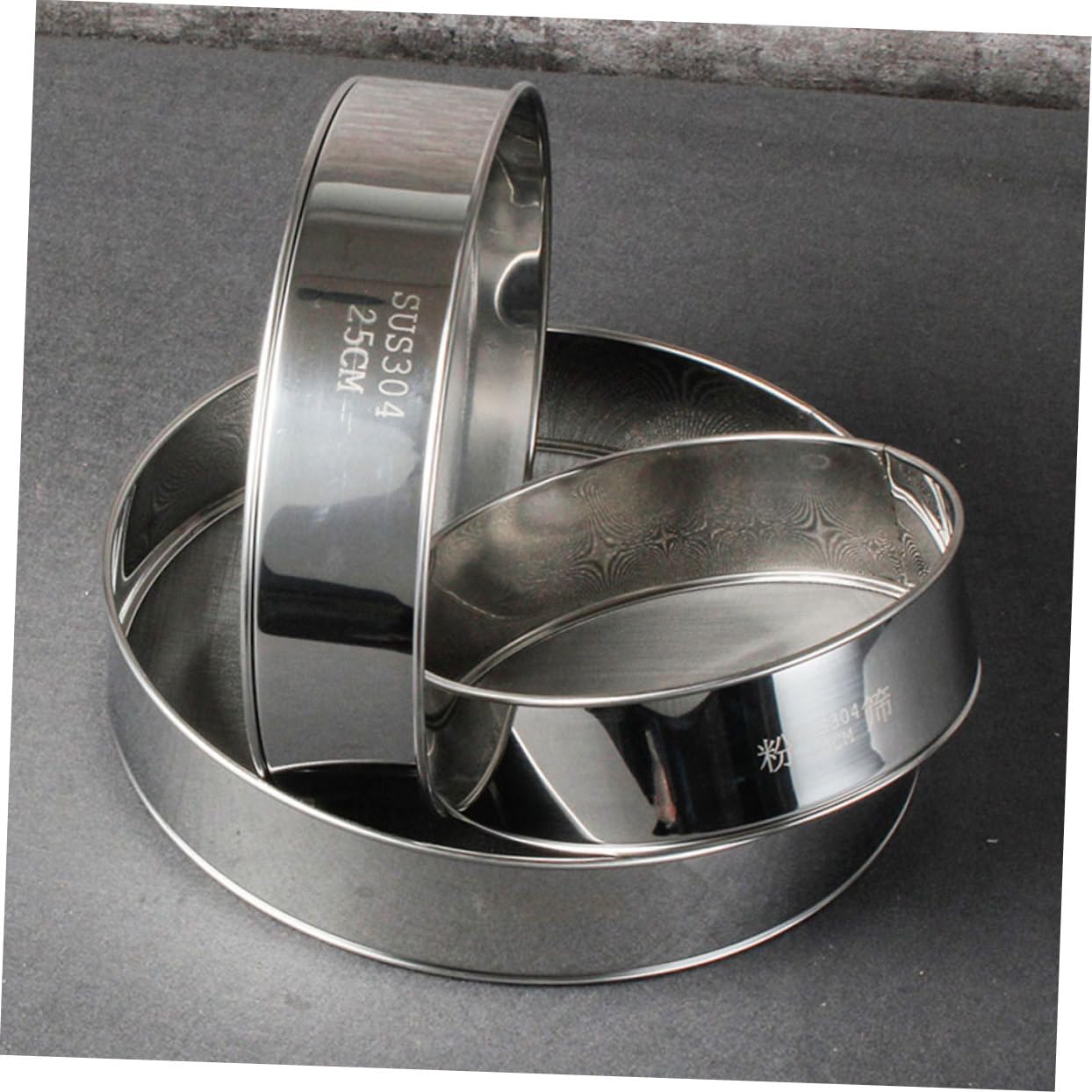 BRIGHTFUFU Round Flour Sieve Kitchen Baking Tool for Sifting Flour Powdered Sugar and Salt Food Grade Mesh Screen for Home and Bakery Use