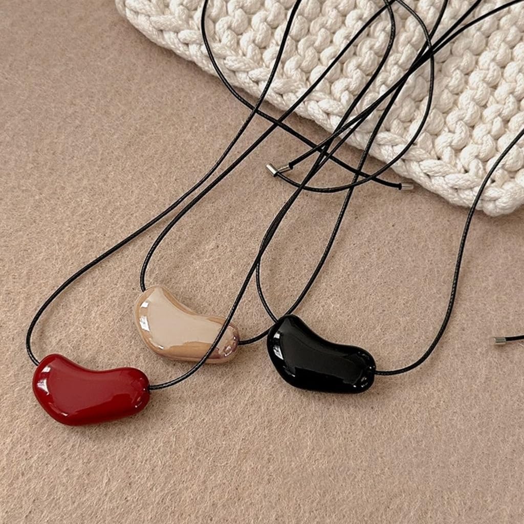 Elegant Love Heart Collar Necklace Sturdy Resin Fashion Jewelry Accessory Portable for Women Stylish Outfits Use