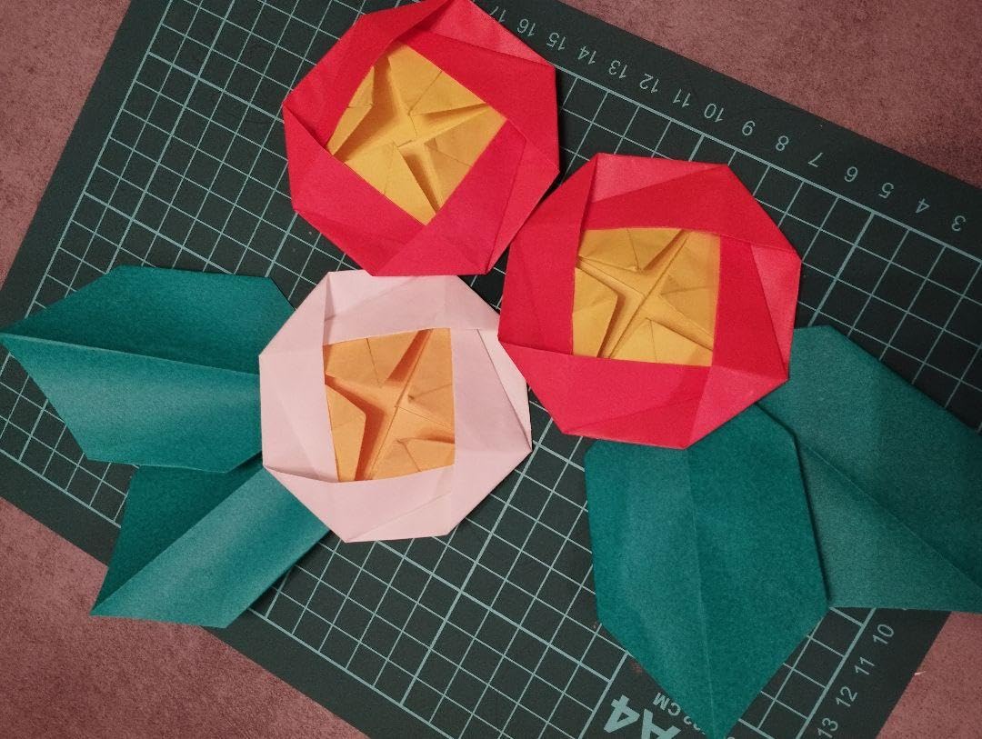 椿　折り紙　春壁面飾り　ご確認ページです 折り紙で作る椿の花の飾りをYou Tubeで紹介しました。紐をつけて