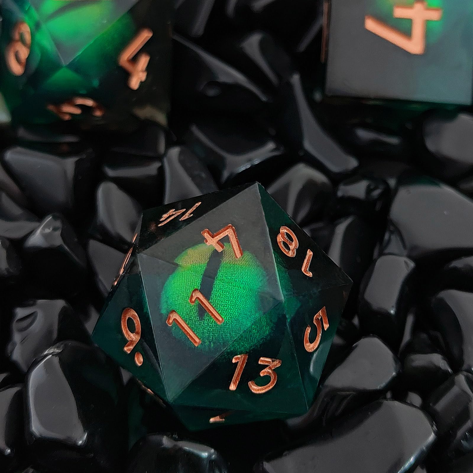 ORUZA 7 PCS Dragon Eye DND Dice Liquid Core D&D Dice Resin Sharp Edge Polyhedral D&D Dice Set for Dungeons and Dragons Role Playing Die D20 D12 D10 D8 D6 D4 D%
