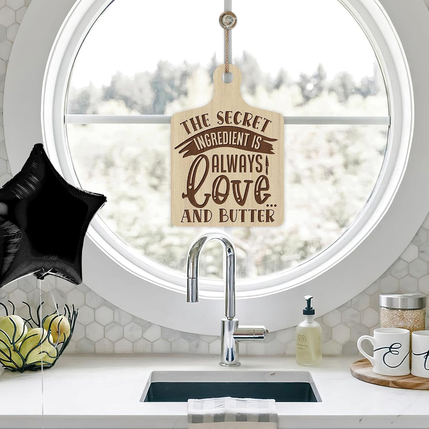 Funny Kitchen The Secret Ingredient is Always Love and Butter Front Door Sign, Family Cutting Board Shaped Wood Plaque Hanger Home Decor, Rustic Farmhouse Wooden Wreath Wall Hanging Decoration