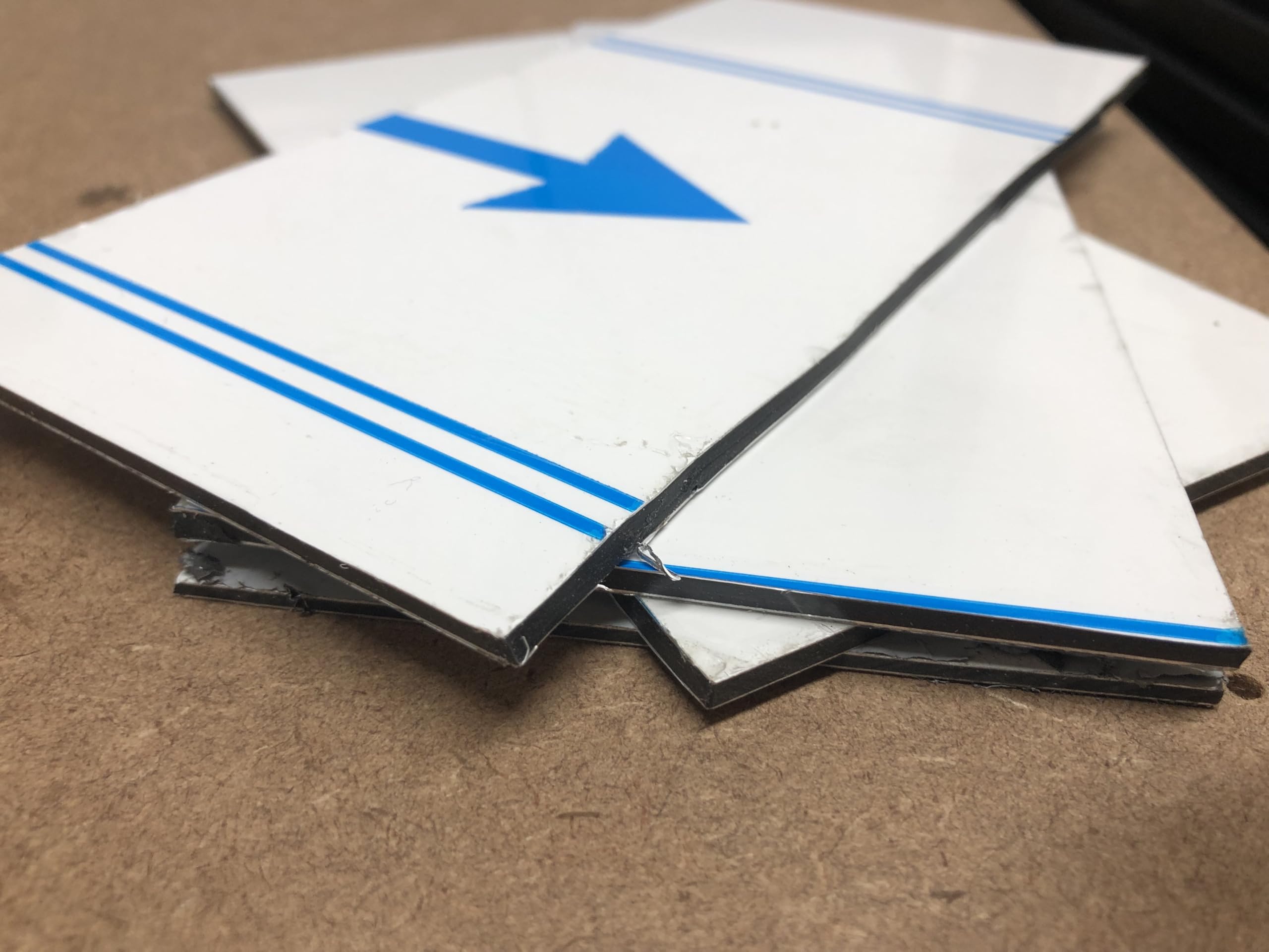 Tylko parking dla mieszkańców - znak bezpieczeństwa - 3 mm aluminiowy dibond do użytku wewnątrz/na zewnątrz (600 mm x 400 mm) odległość widzenia 20 m. (niebieski czarny biały, 800 mm x 600 mm)