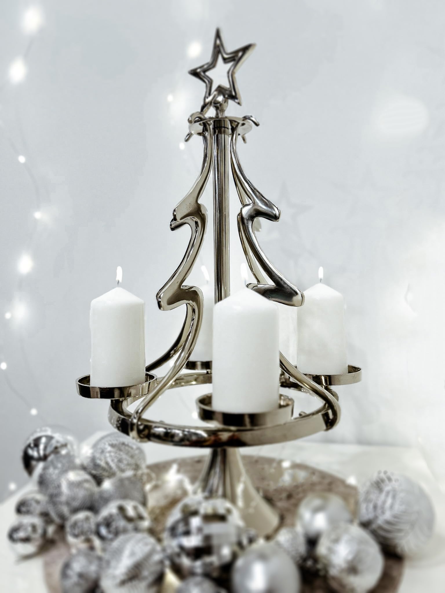 Kobolo Kerzenhalter XMASTREE groß | 32x32x55 cm | Silber | moderner Kerzenständer aus Metall in Weihnachtsbaumform | Stumpenkerzenhalter | eleganter Adventskranz & Weihnachtsdeko für 4 Stumpenkerzen