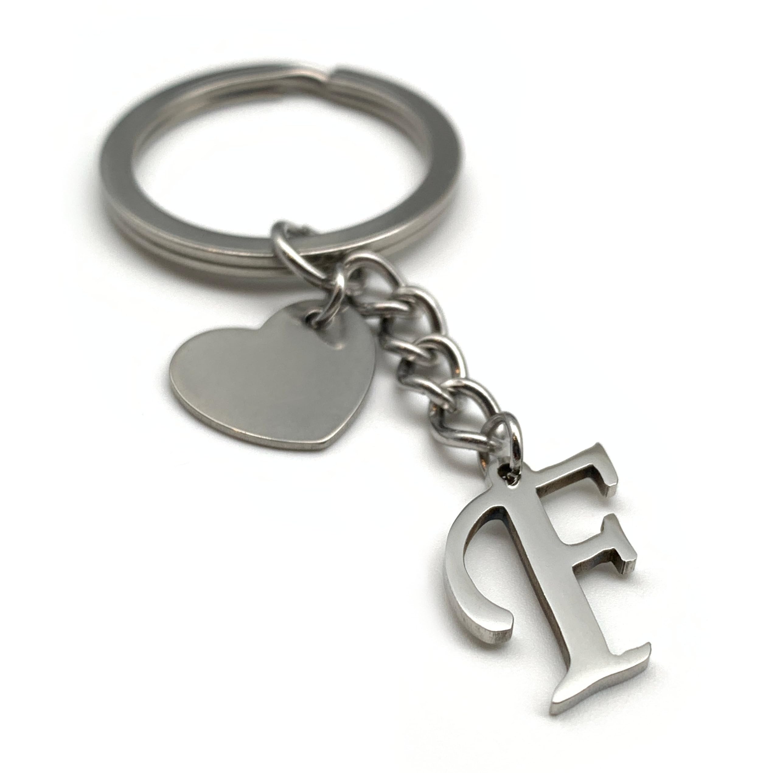 EVEMATE Schlüsselanhänger Buchstabe mit Herz | A-Z Buchstaben | Handmade Edelstahl Anhänger | Name Initiale Geschenk Partner Freund Freundin (F)