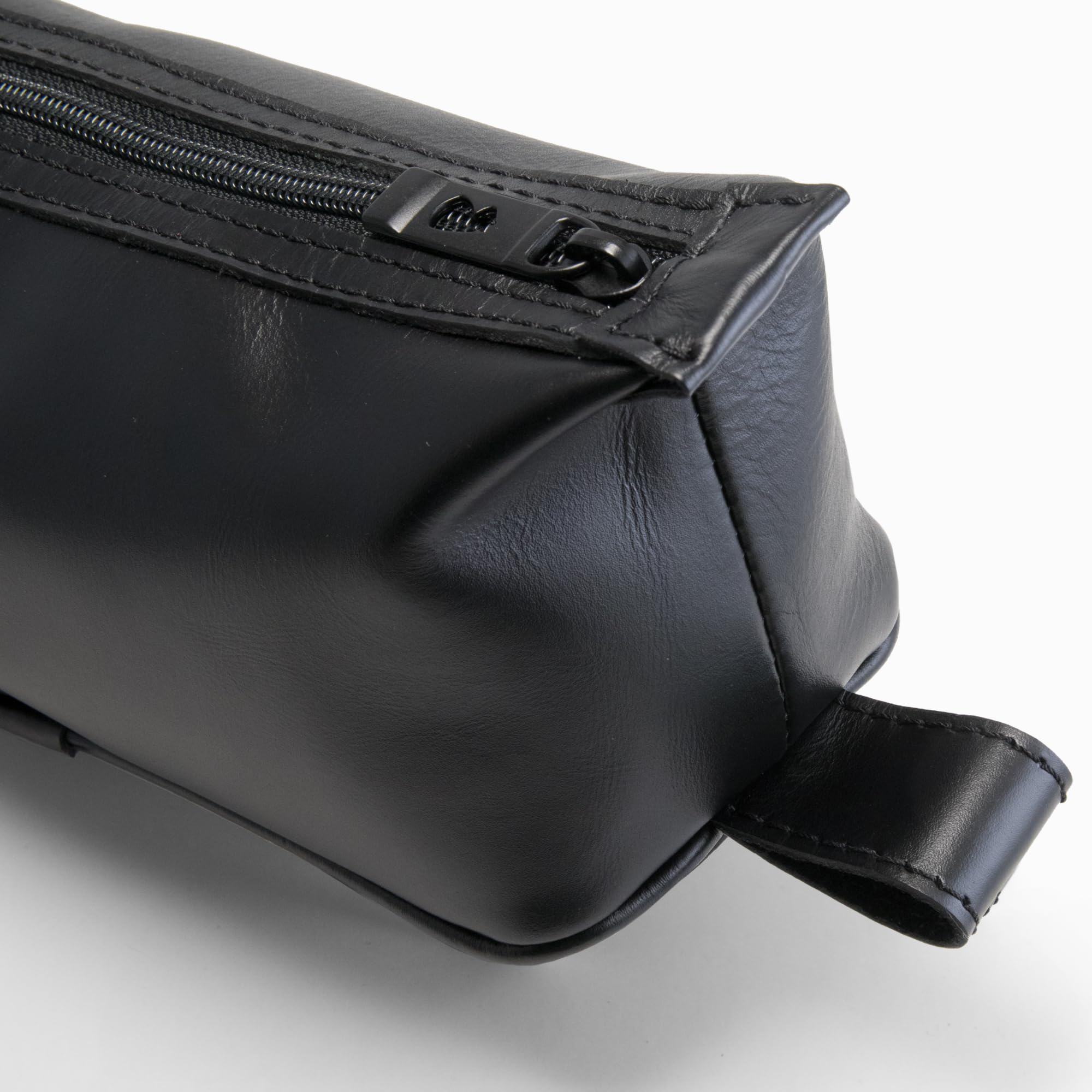 Nordweg Nomad NW084 Trousse de toilette en cuir de qualité supérieure avec doublure imperméable – Compact, durable et spacieux pour les voyages, noir, Trousse de toilette en cuir