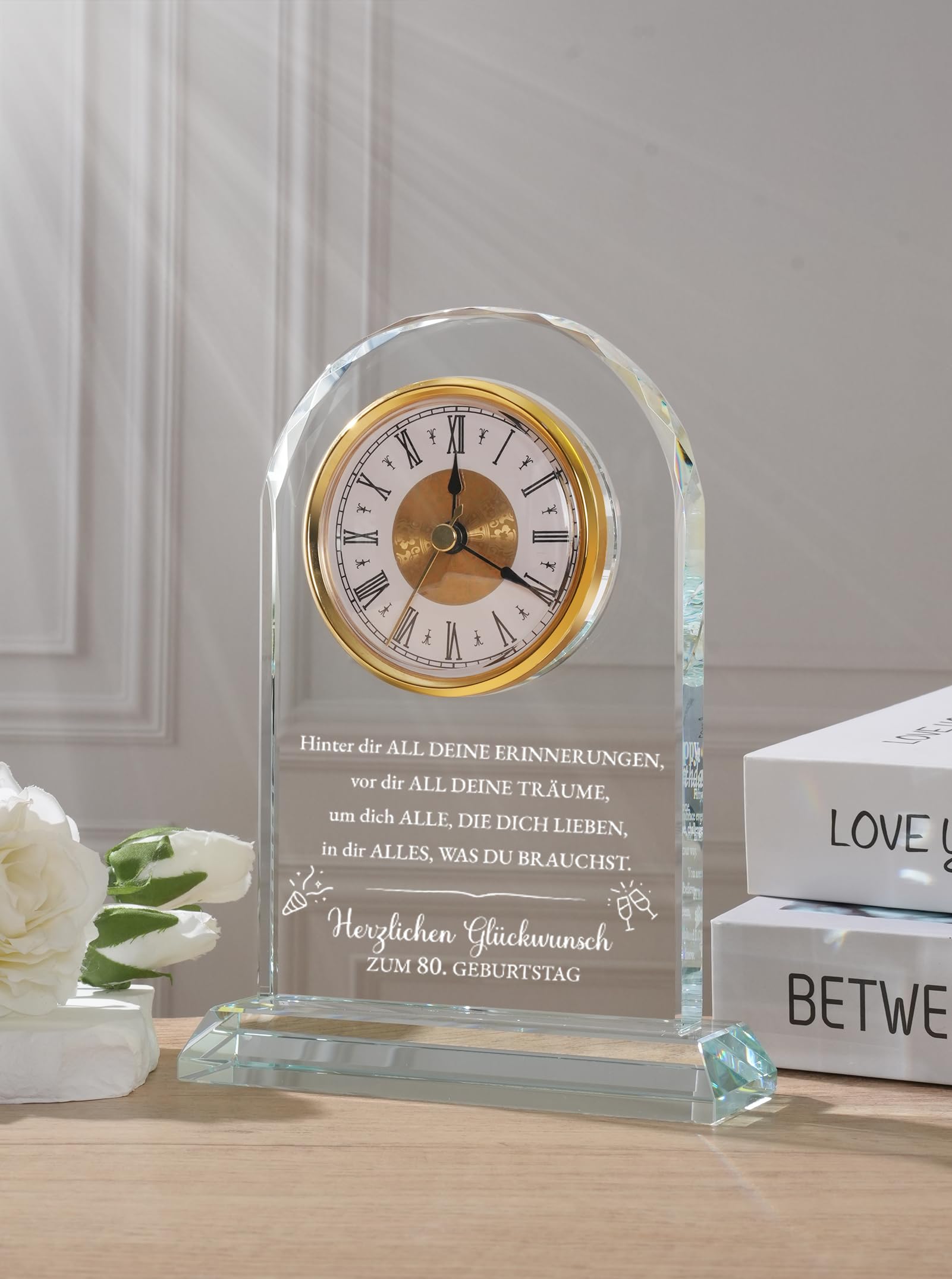 Geschenk 80. Geburtstag Frauen & Männer Jahrgang 1946 – Tischuhr mit Spruch – Geschenkidee für Mama Papa Oma Opa Ehemann Ehefrau & Freunde – Deko & Erinnerung 80 Jahre (In Geschenkbox mit Karte)