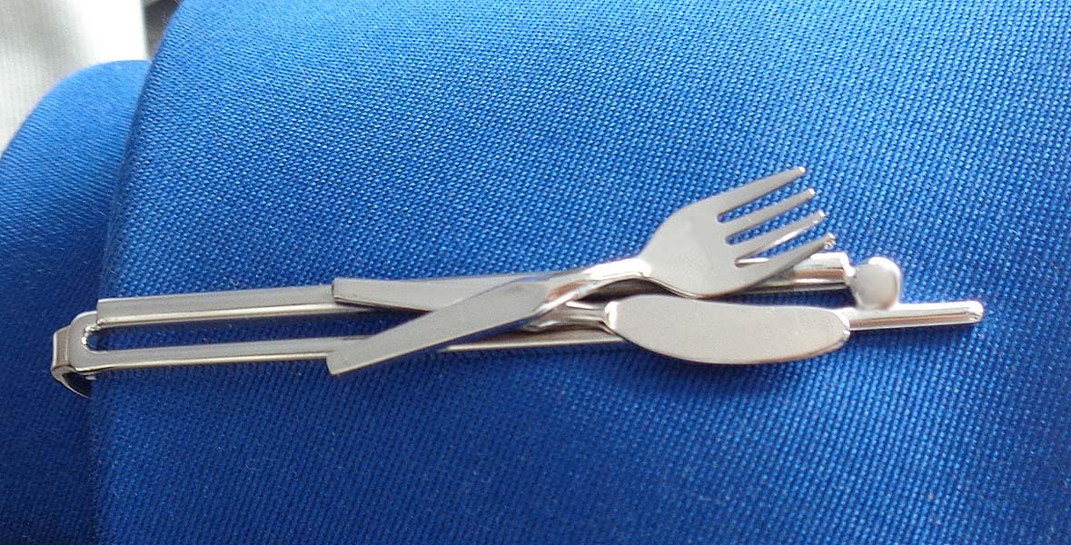 Krawattennadel Messer & Gabel silbern glänzend ca. 6,7 cm lang made in Germany + Geschenkbox Accessoire für die Seidenkrawatte