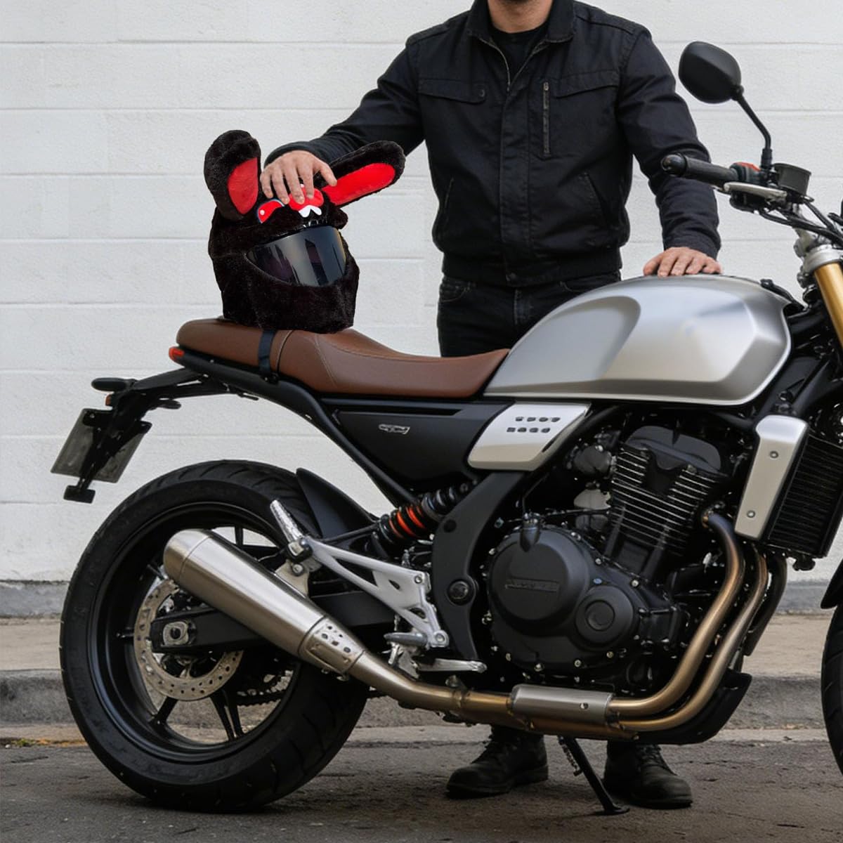 Huba Copri casco da moto con coniglio nero, in peluche, motivo animale, per uso quotidiano, design divertente e allegro