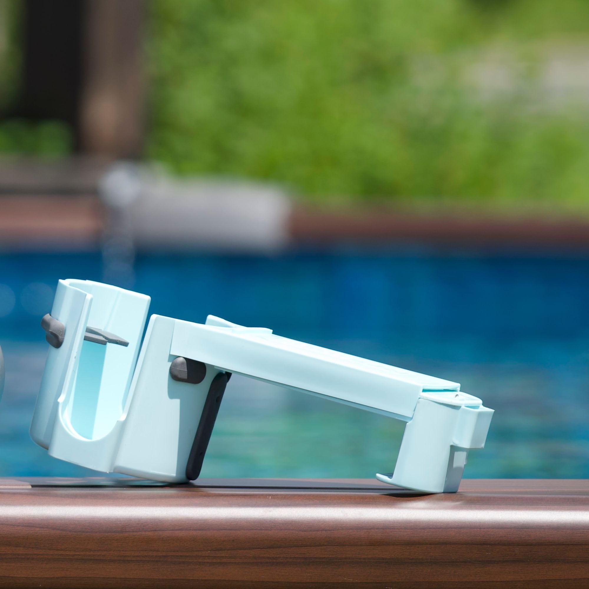 Poolside Becherhalter für oberirdische Pools, Seeglass Blue, nur für quadratische Pools, Nicht kompatibel mit runden oberen Bars. Verstellbarer Getränkehalter, Verwendung auf Boot, Deckrampe, Pick-up