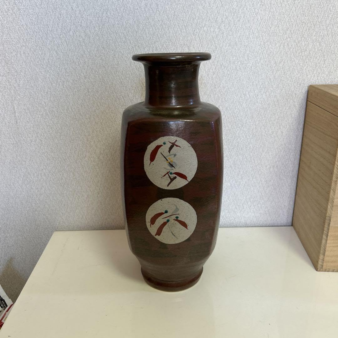 【鉄釉花紋方壷】　明石庄作　益子焼　共箱付 鉄釉花紋方壷】 明石庄作 益子焼 共箱付 2025年最新】明石