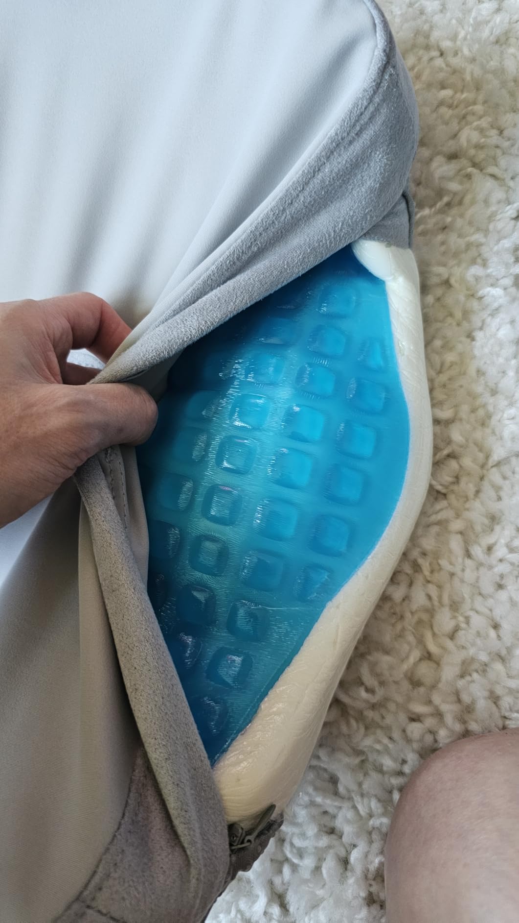 Cuscino Ortopedico a Ciambella in Memory Foam con Gel Rinfrescante