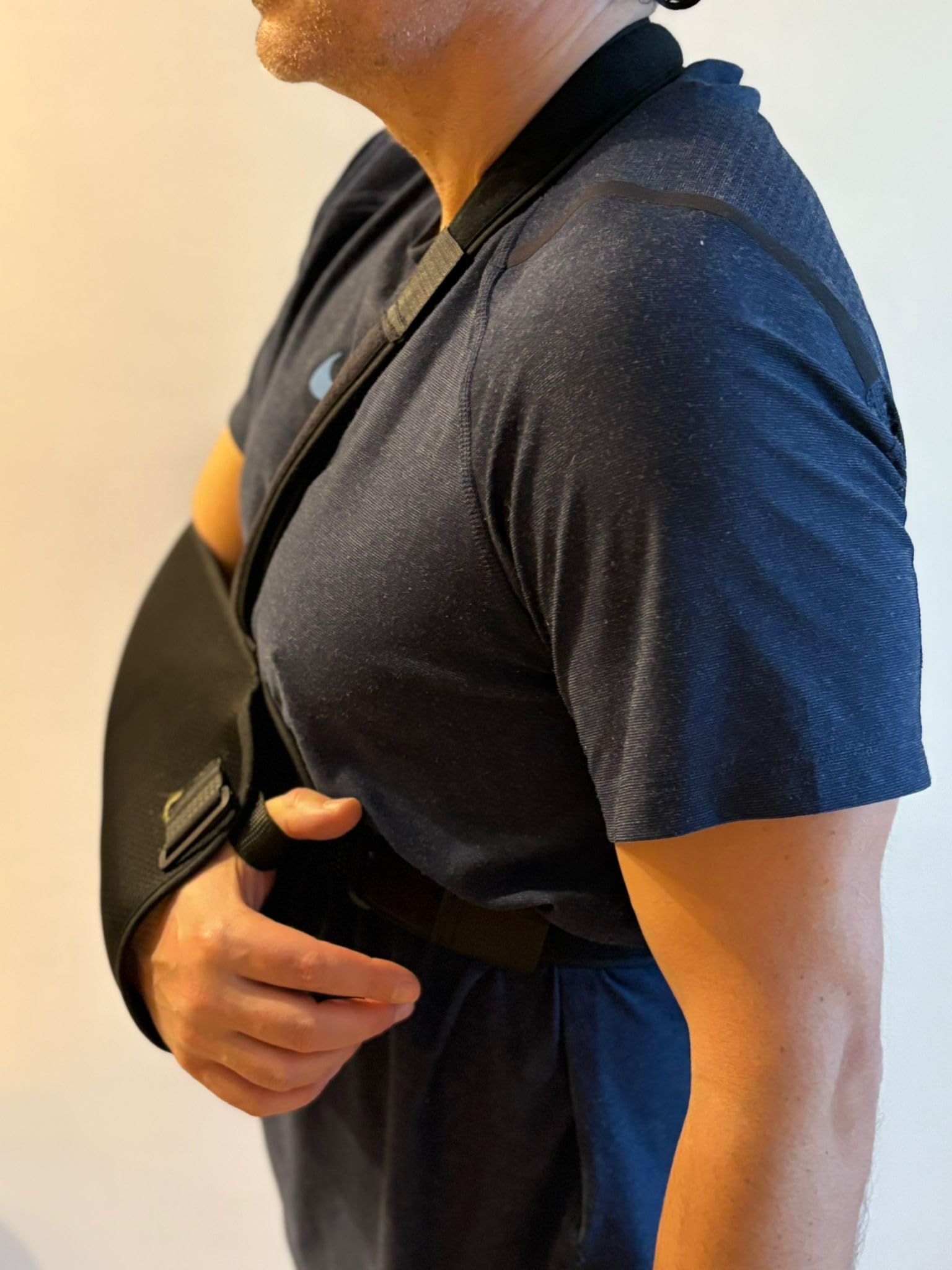 Écharpe Immobilisatrice Réglable pour Bras (Medium) | Sangle antirotation, bilatérale, épaule, respirante, noir
