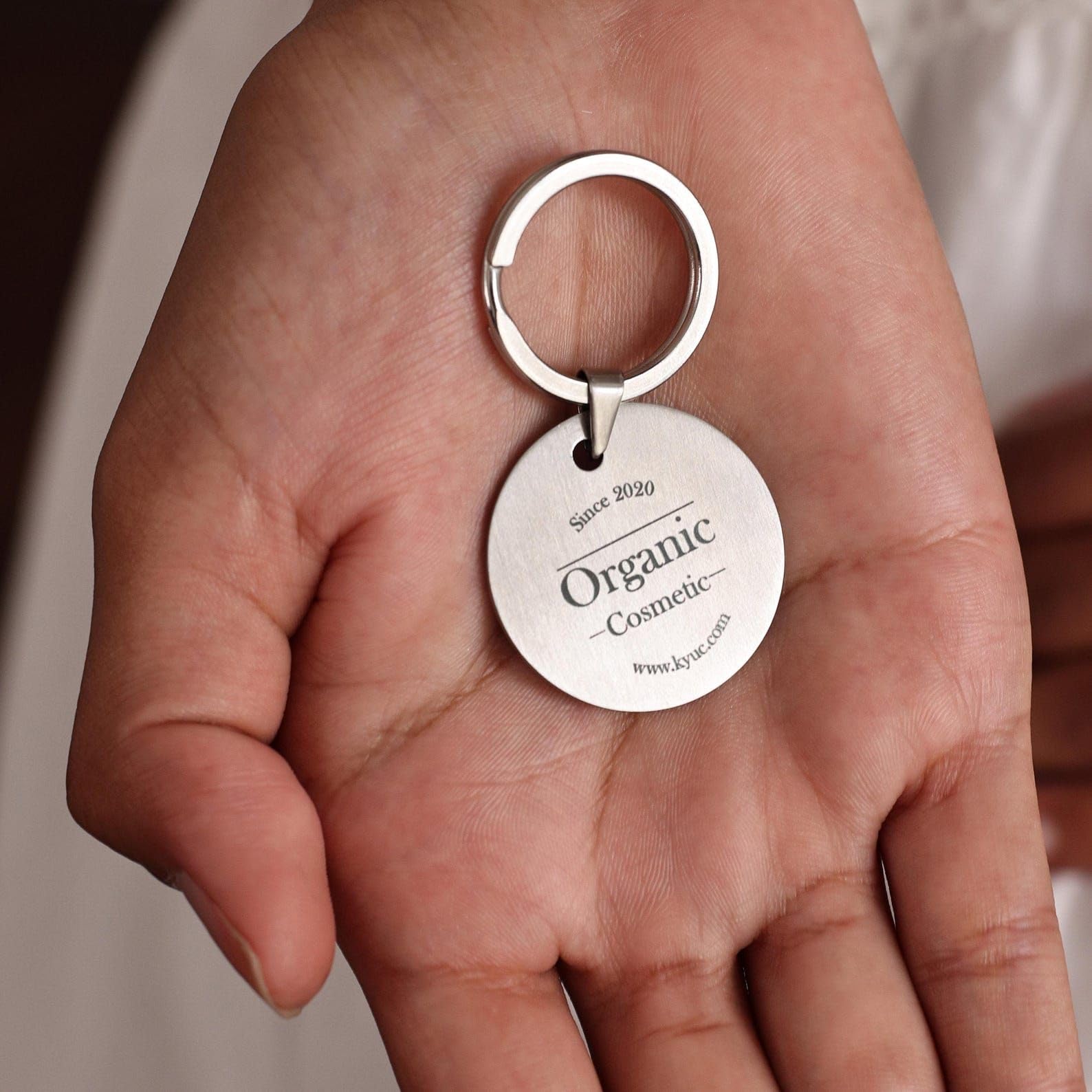 Diseño llavero de acero inoxidable grabado personalizado a mano