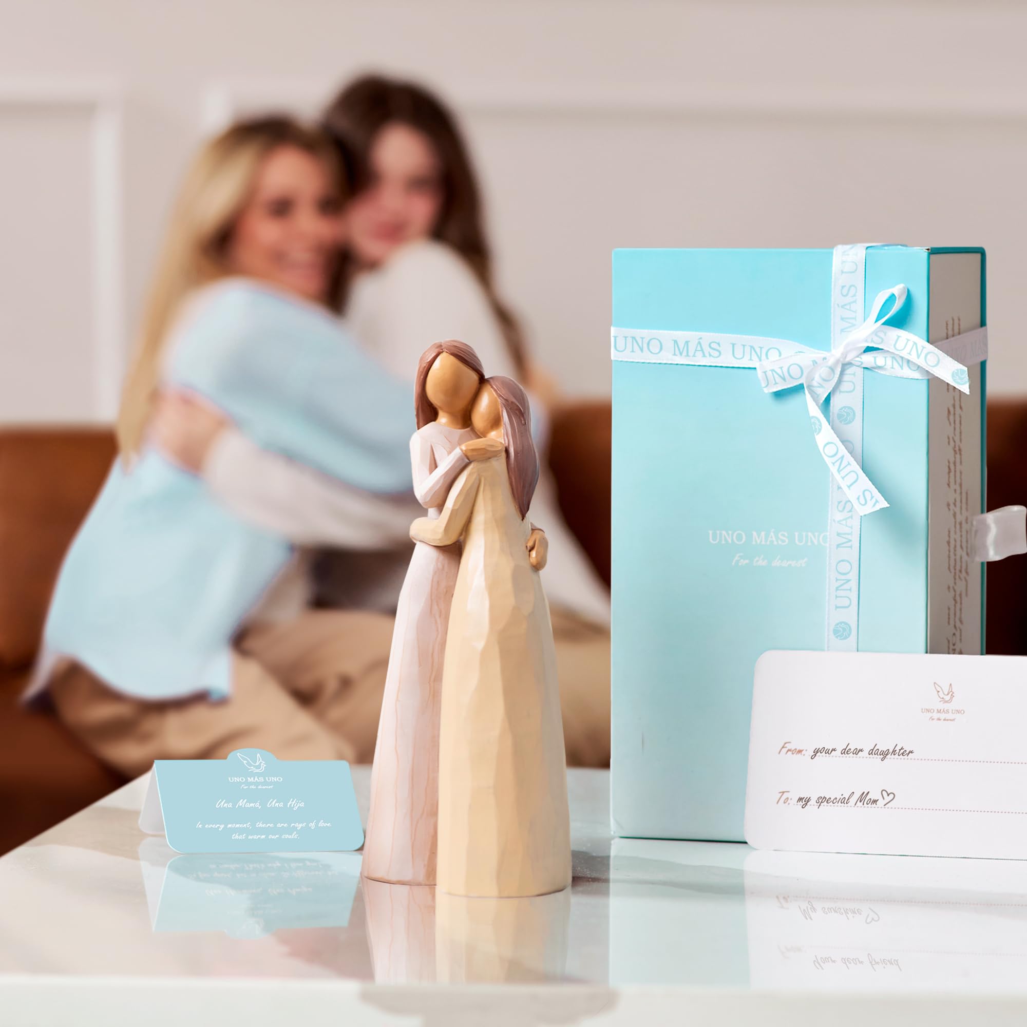 UNO MAS UNO - Una Mama, Una Hija Madre e Figlia Figurine - Statua in Poliresina dipinta a mano - Regalo per mamma/figlia - Famiglia di colori rappresentativa