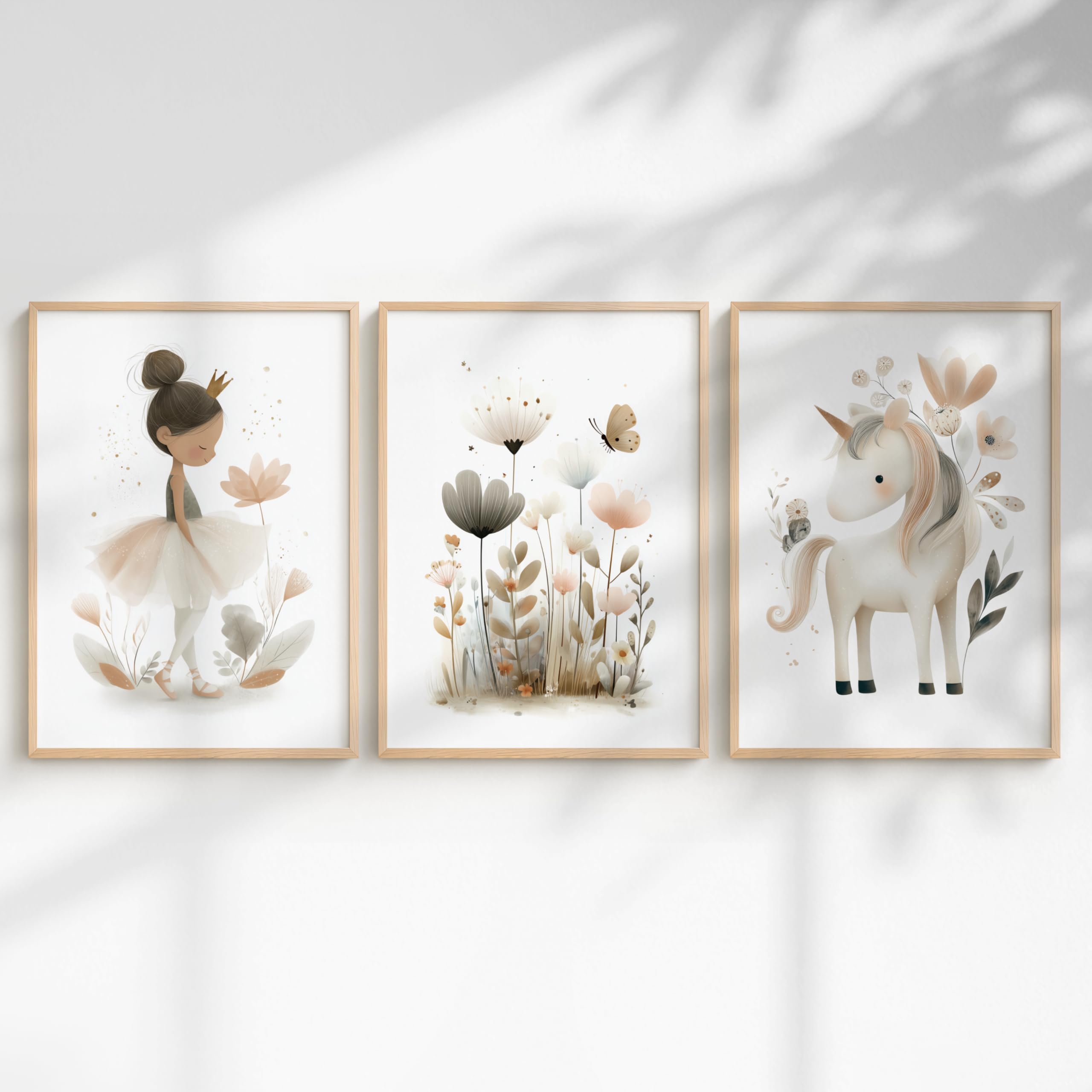 Generisch 3er Poster Set Kinderzimmer Mädchen – Babyzimmer Wandbilder mit Einhorn, Prinzessin, Tieren & Regenbogen – Liebevolle Deko fürs Mädchenzimmer (Prinzessin & Einhorn, DIN A3, Ungerahmt)