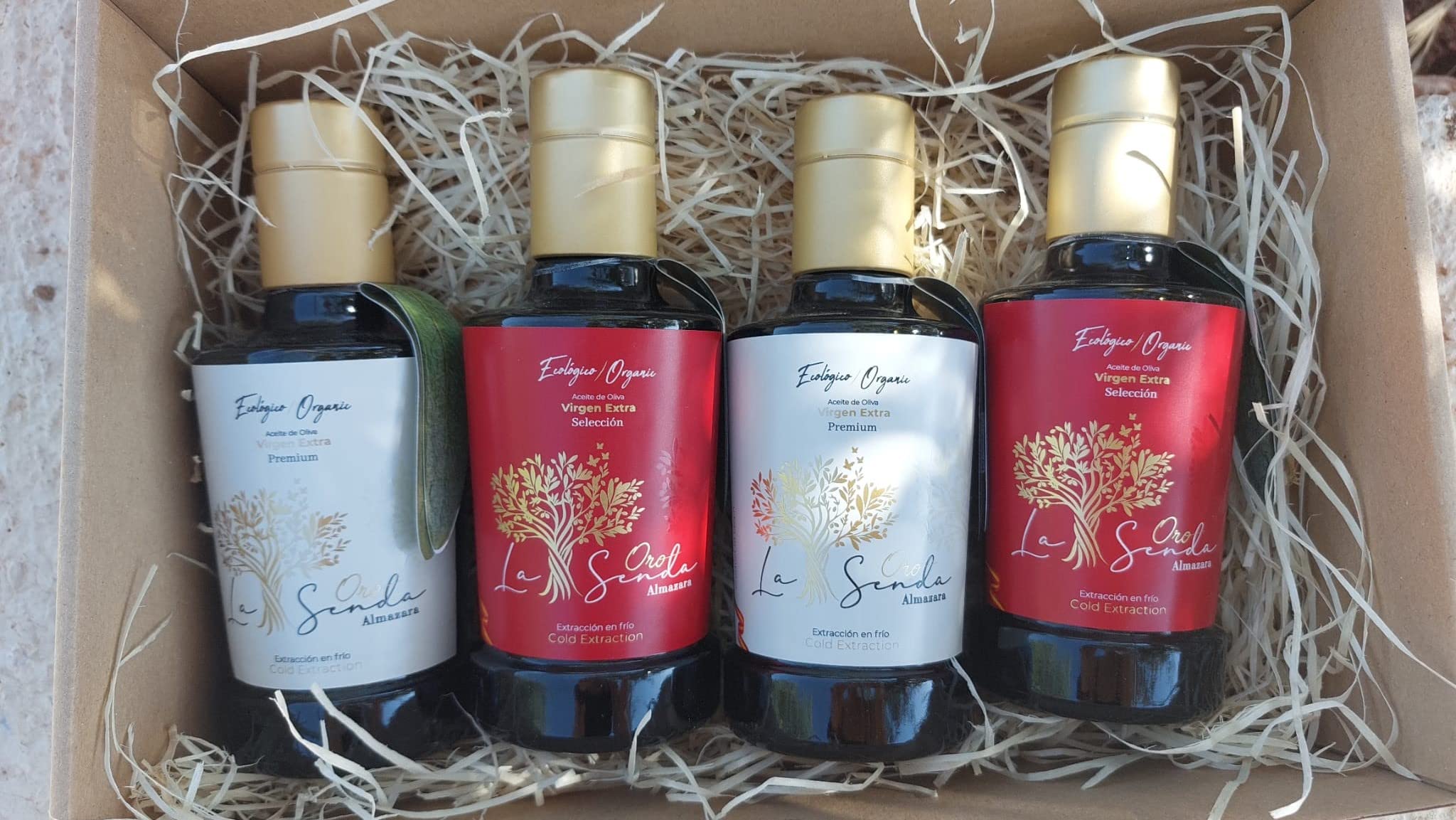 Pack 4 Botellas Aceite de Oliva Virgen Extra Ecológico (1L) - 2 Premium Y 2 Selección Centenaria | AOVE Coupage Cornicabra y Picual, Extracción al Frío | Pack Aceite Gourmet Ideal para Regalo