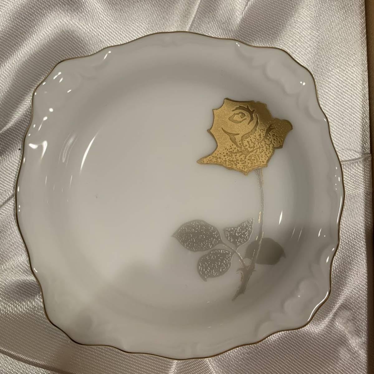 Amazon | 大倉陶園 技法シリーズ 小皿 アソート 金蝕バラ ブルー 