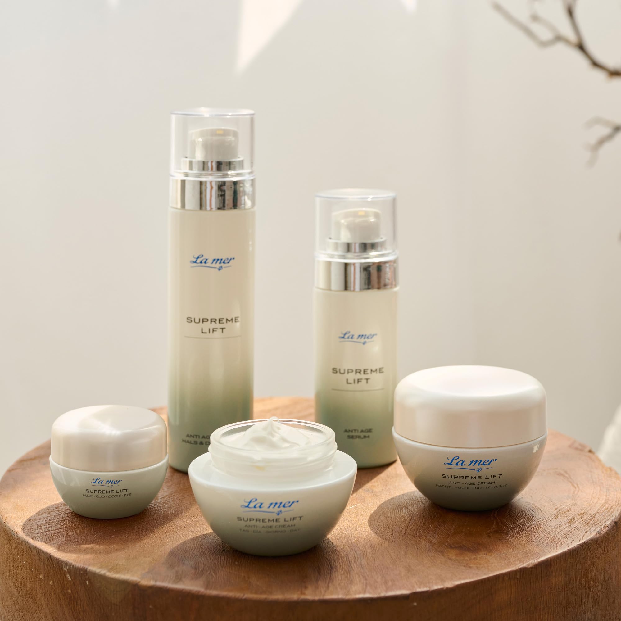 La mer Supreme Lift Anti-Age Cream Reichhaltig - Verbesserte Rezeptur und neuer Look - Reichhaltige Gesichtspflege für trockene Haut - Reduziert Faltentiefe und regeneriert UV-geschädigte Haut - 50 ml