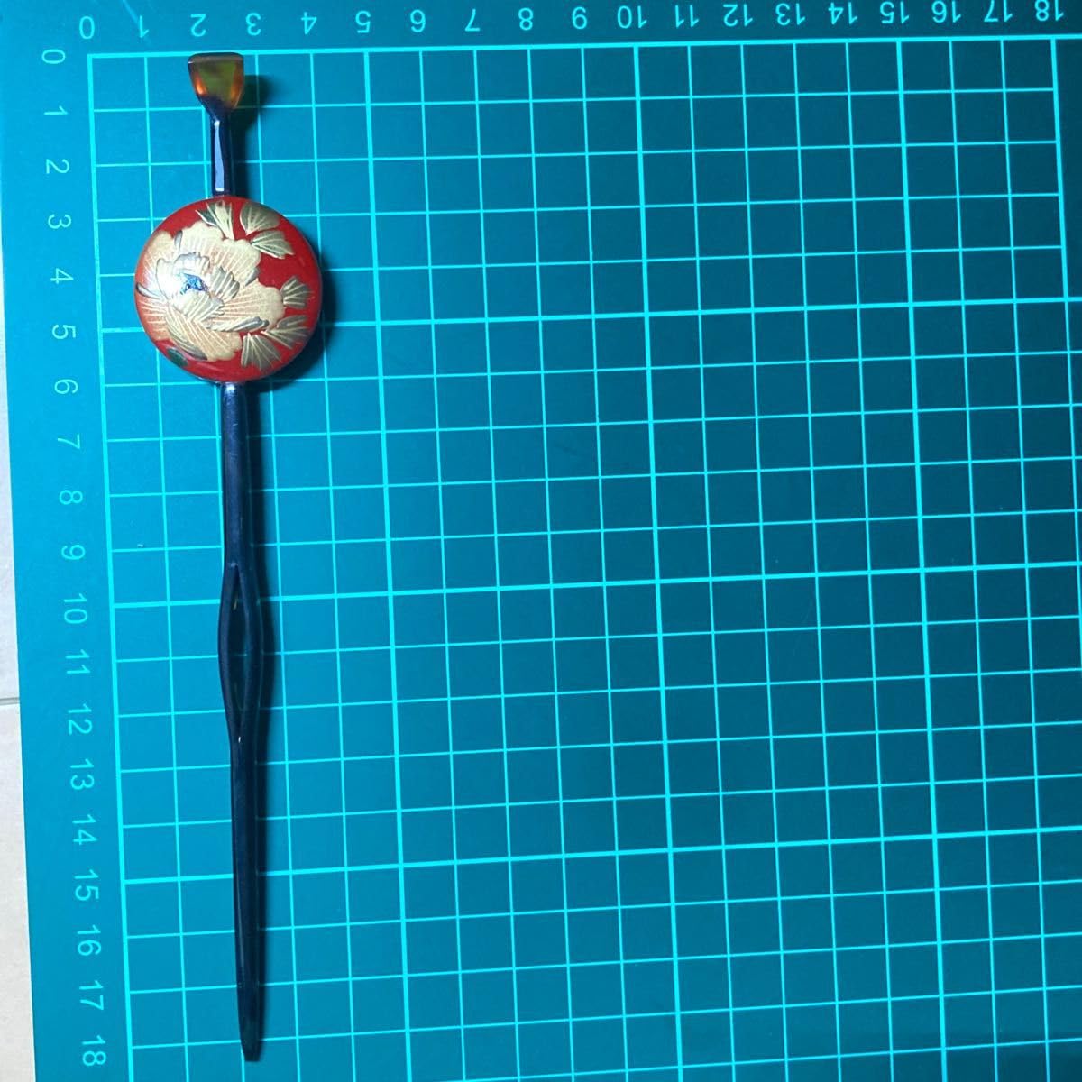 Amazon.co.jp: 岳風 べっ甲 平打ち 螺鈿金蒔絵 牡丹 1本挿 かんざし 簪 