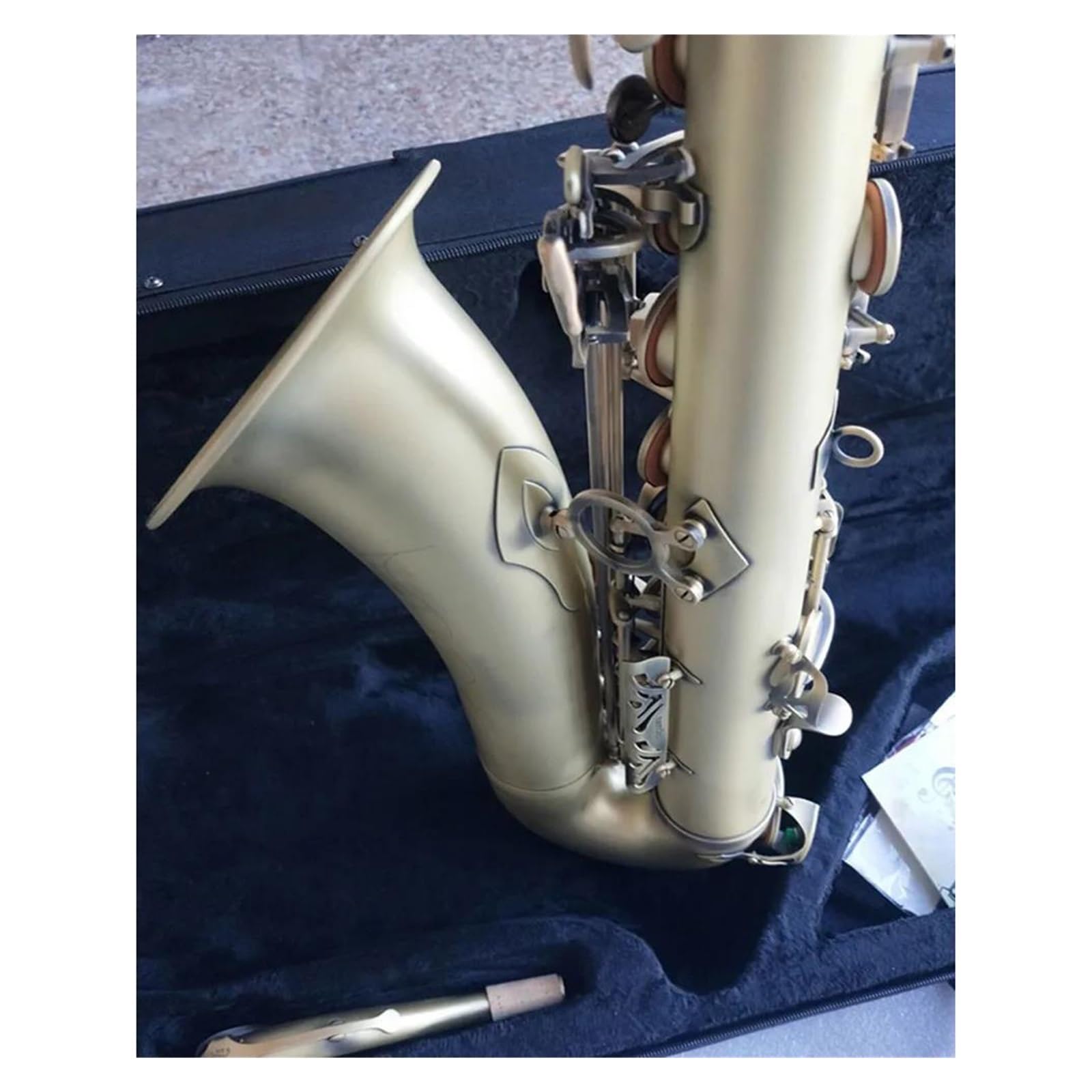 Saksofon Saksofon Tenorowy B Saksofon Tenorowy Grający Na Akapicie Muzyka I Obudowa. Ustnikpro Profesjonalnie