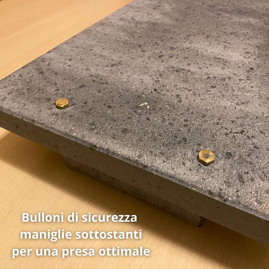 Petrantiqua® Piastra Refrattaria Artigianale Barbecue in Pietra Lavica Etna con Manici Ruvida Ottima per Carne Pesce Verdure Pane e Pizza (60x40 Cm Spessore 2 Cm)