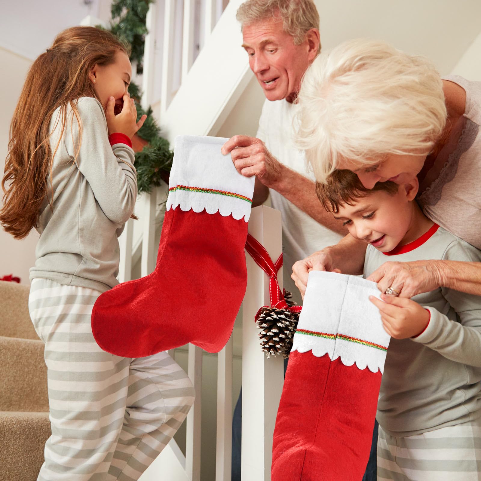 36 Stück rote Filz-Weihnachtsstrümpfe Bulk 45,7 cm Xmas Kamin Hängende Strümpfe Weihnachten Urlaub Dekoration Strümpfe Party Favors Strümpfe für Weihnachtsdekoration