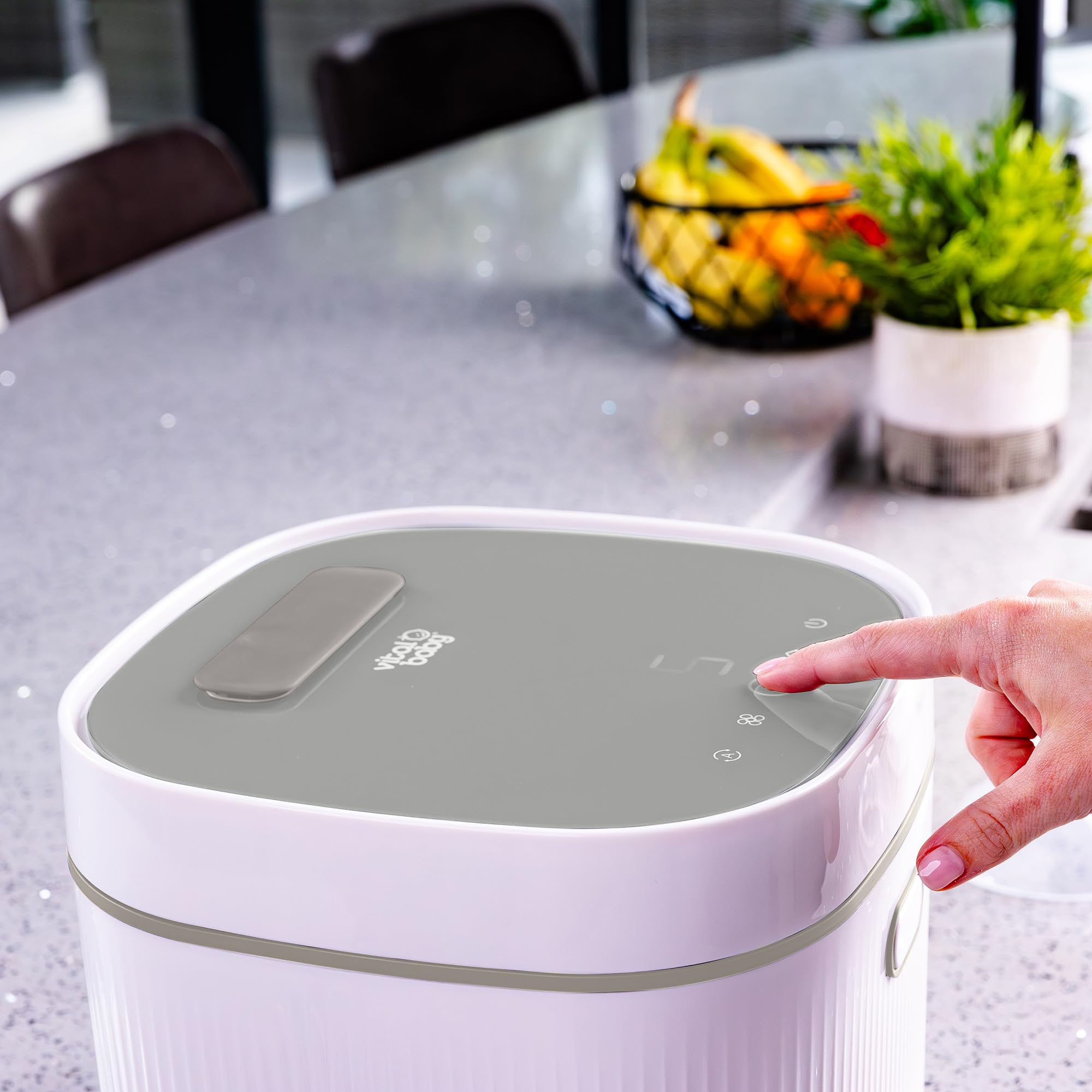 Vital Baby UV Babyflasche Sterilisator & Trockner Elektrischer Sterilisator für Flaschen, Milchpumpen, Schnuller & Zubehör Kein Wasser, Dampf oder Chemikalien - 5 Minuten Schnellzyklus, tötet 99,99%