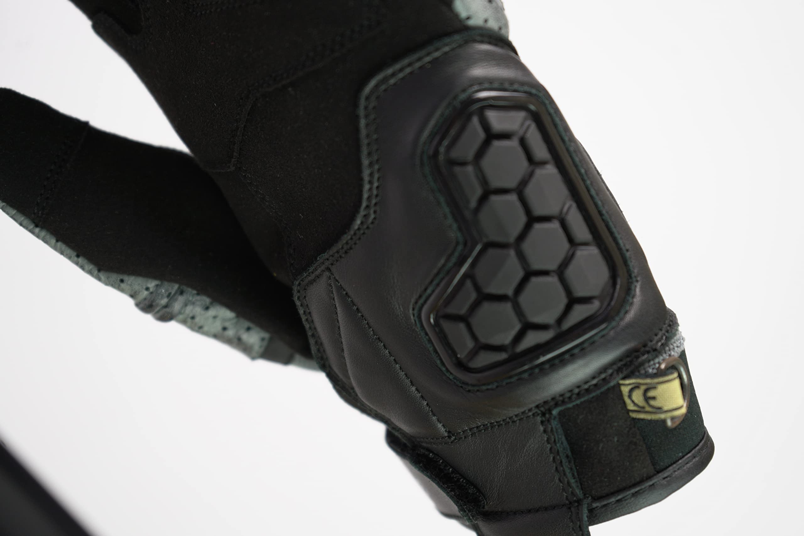 BY CITY | Guantes de Verano para Moto Tokio Man | Guantes de Piel Perforada | Protecciones Rígidas en Nudillos | Zonas Acolchadas | Refuerzo Antiabrasión en la Palma | Transpirables
