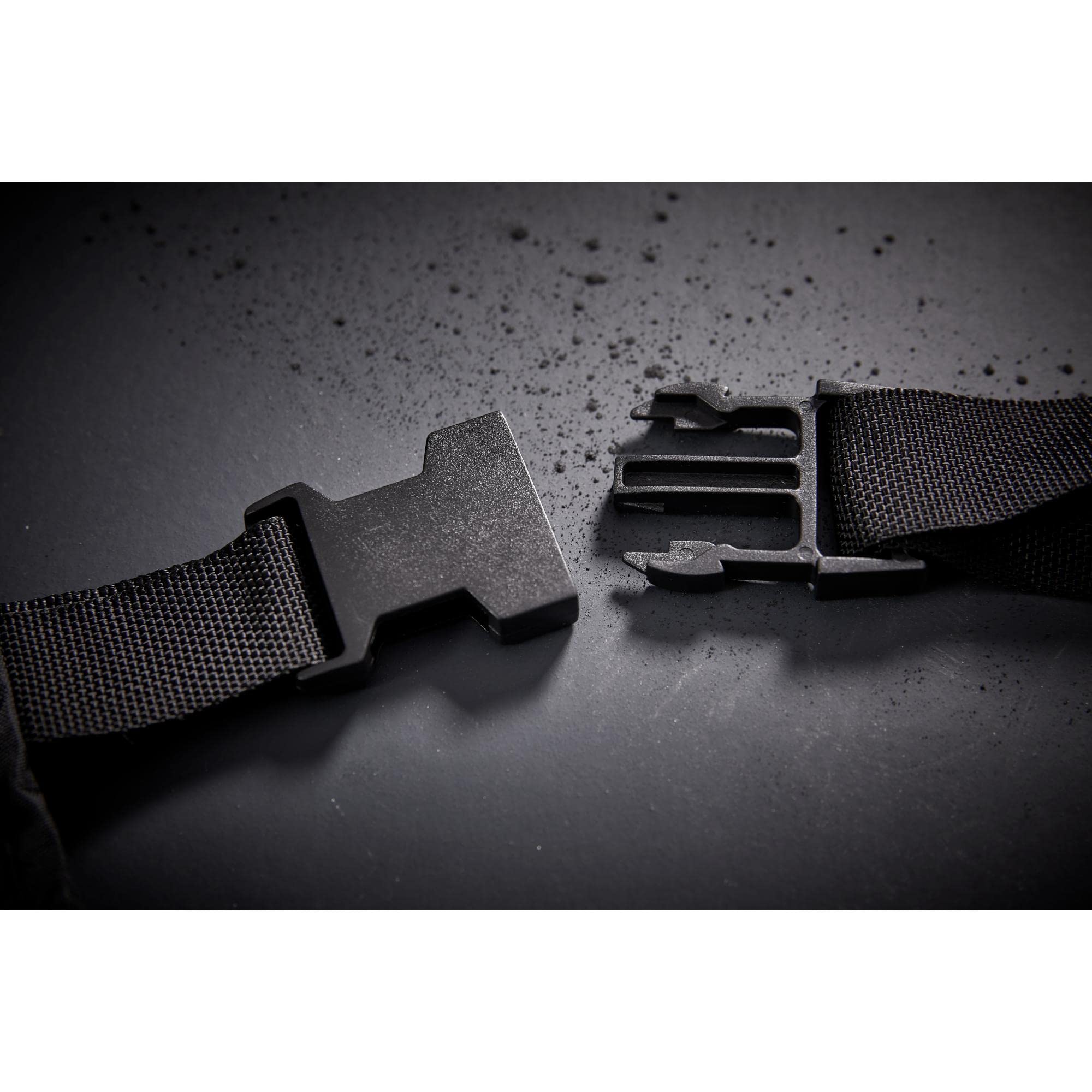 Formula 1 Autoabdeckung Vollgarage Auto Abdeckplane Atmungsaktiv, Staubdicht, Wasserdicht, Autohülle für Winter und Sommer,Größe L, Schwarz