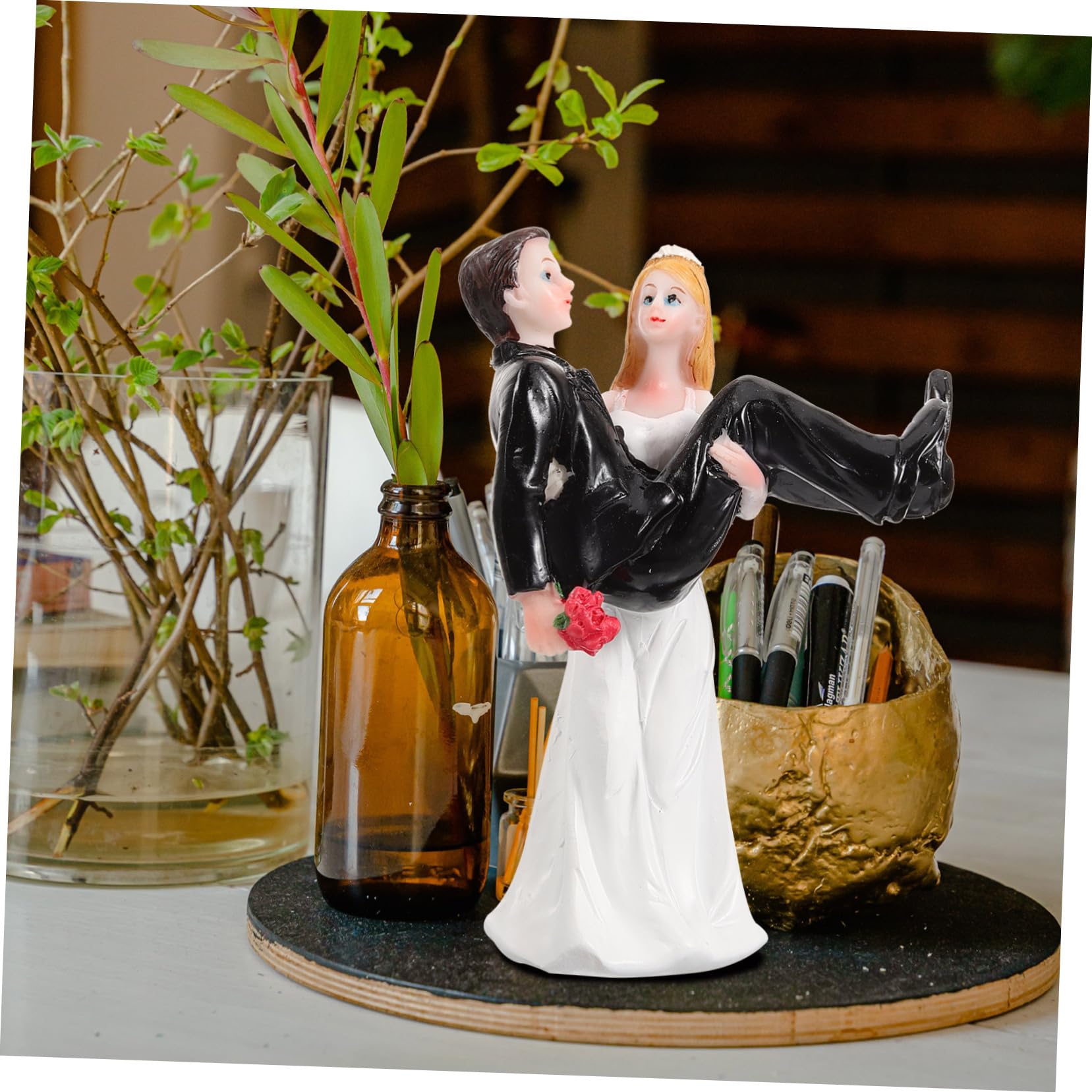 Cabilock 2stücke Brautpaar Figurine Aus Resin Hochzeitsdeko Tortenaufsatz Für Braut Und Bräutigam Romantisches Als Hochzeitsgeschenk Perfekter Fotorequisit Für Unvergessliche Momente