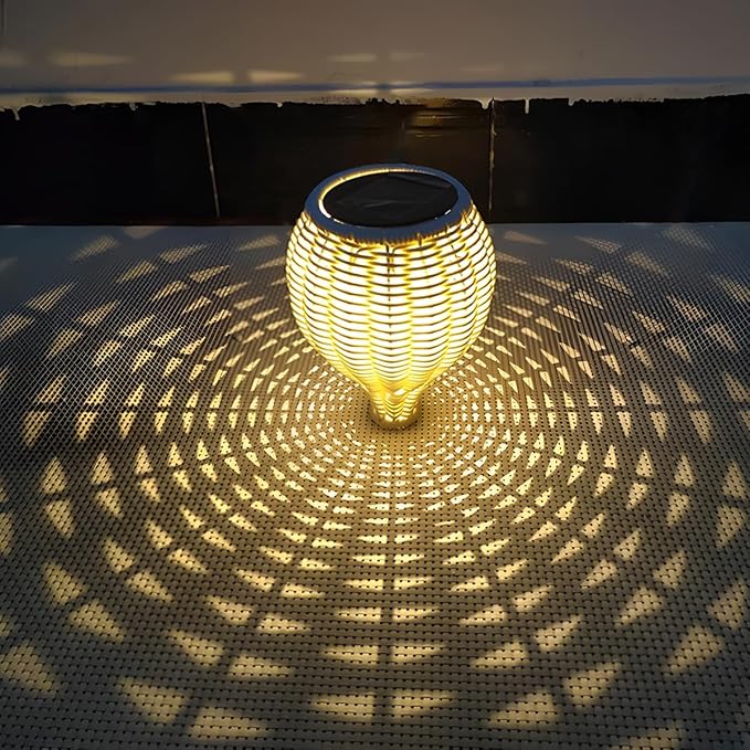 KZT Buiten Hanglamp Solar Lantaarn IP65 Waterdichte Tuin Solar Lamp Boho Rotan Lampenkap Hanglamp met LED Lamp Tuinverlichting voor Terras Balkon Binnenplaats Prieel Decoratie (Bruin) photo 3