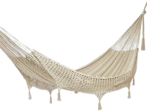 NOVICA Hamaca de cuerda de algodón hecha a mano con borlas beige triple de México Solid Maya 'Veranda en Beige'Triple