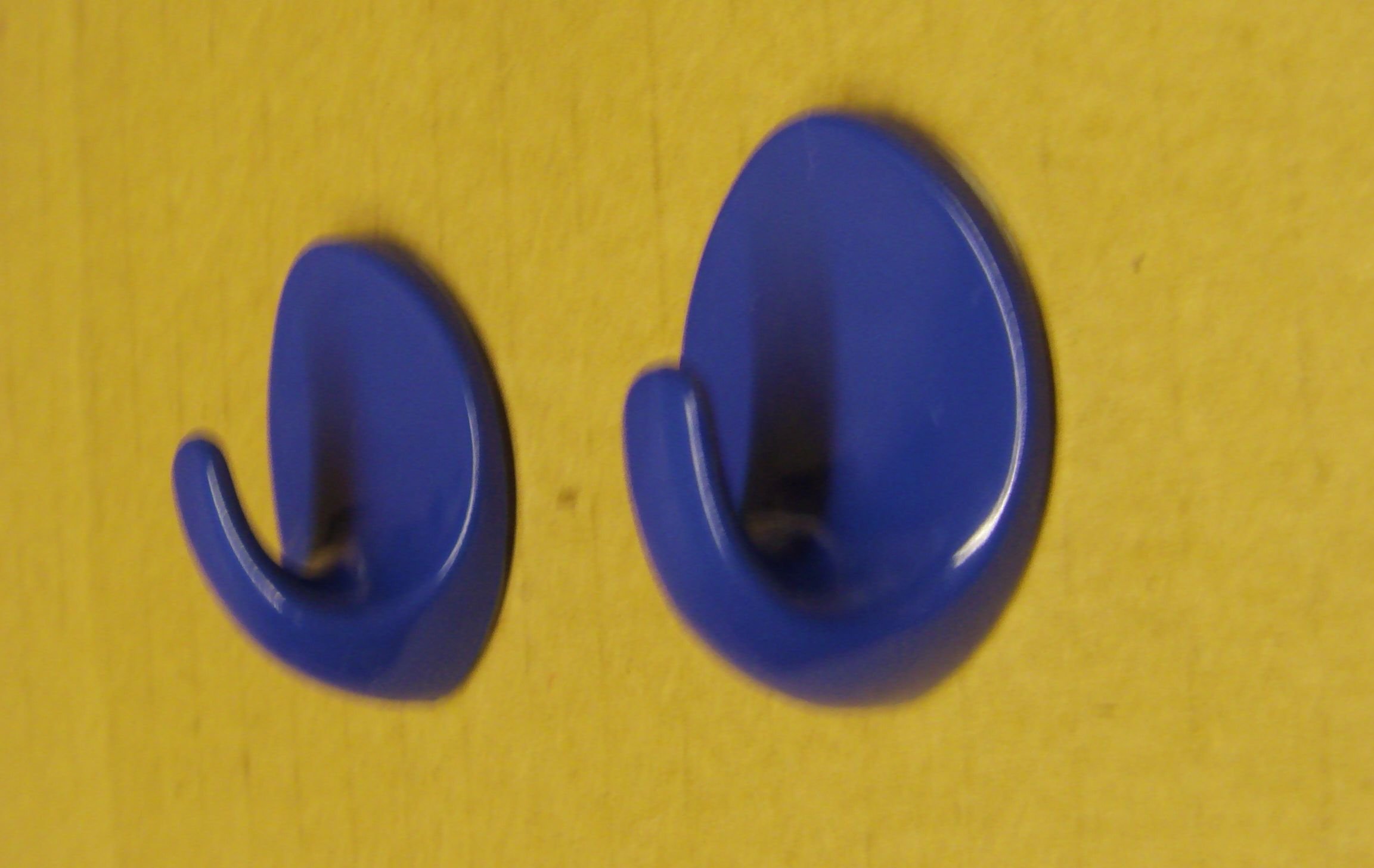 Holland Plastics Dark Blue- Medium Oval Self Adhesive Hooks -MO57 Ideal For Affixing Slat or RV/Caravan Type Blind/Fly Curtain/Strip Blind