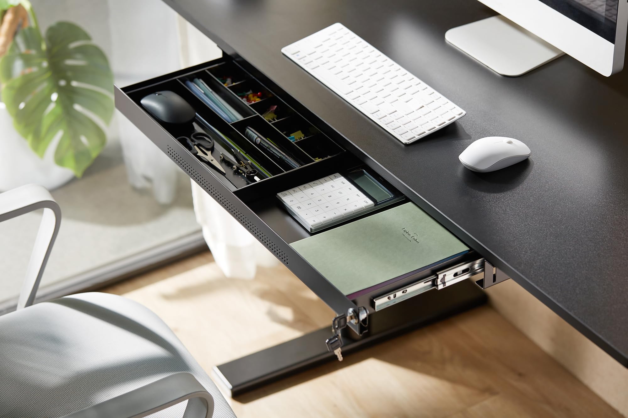 Under Desk Drawer – Tiroir sous bureau – tiroir de bureau verrouillable en métal – tiroir sous bureau avec jeu de clés – charge maximale 8 kg – dimensions : 74 x 25 x 5,8 cm – Worktrainer