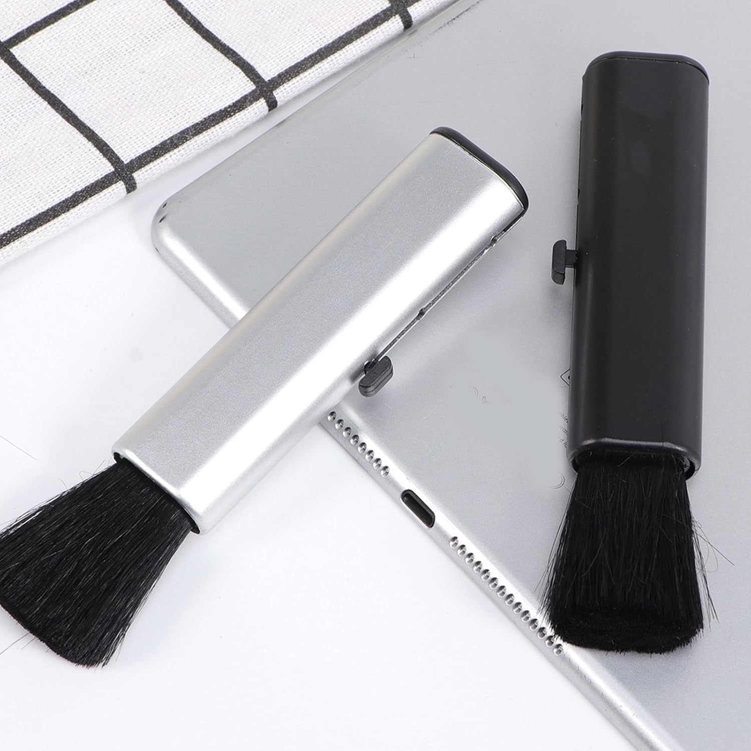2pcs Retractable Computer Keyboard Cleaning Brush for Home Use