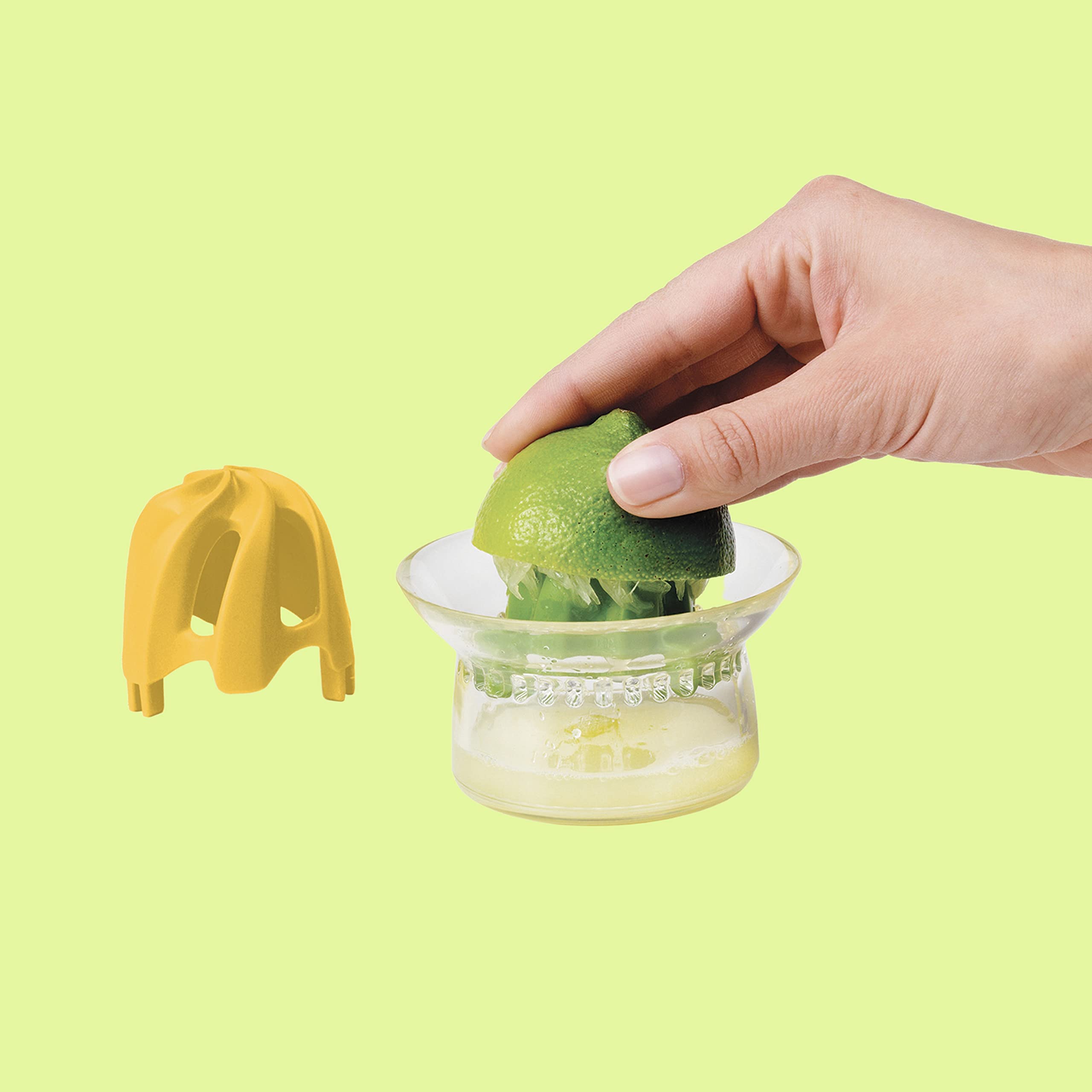 Chef'nJuicester in Citrus Juicer with Measuring Cup for Fresh Fruit  Juice, Smoothies, Cooking Baking, Yellow, x cm