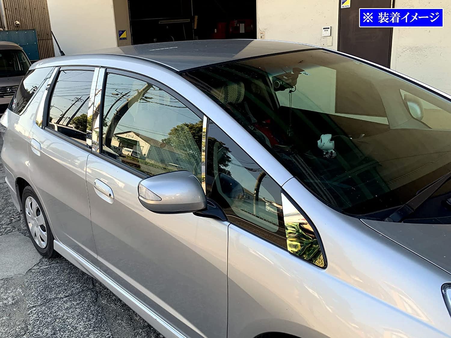 ステンレスピラー ホンダ フィットシャトル ハイブリッド GP2 純正バイザー装着車 ブラック 鏡面仕上げ AP-PILMR539-BK 入数：1セット(10枚) ステンレスピラー ホンダ フィットシャトル ハイブリッド GP2 バイザー