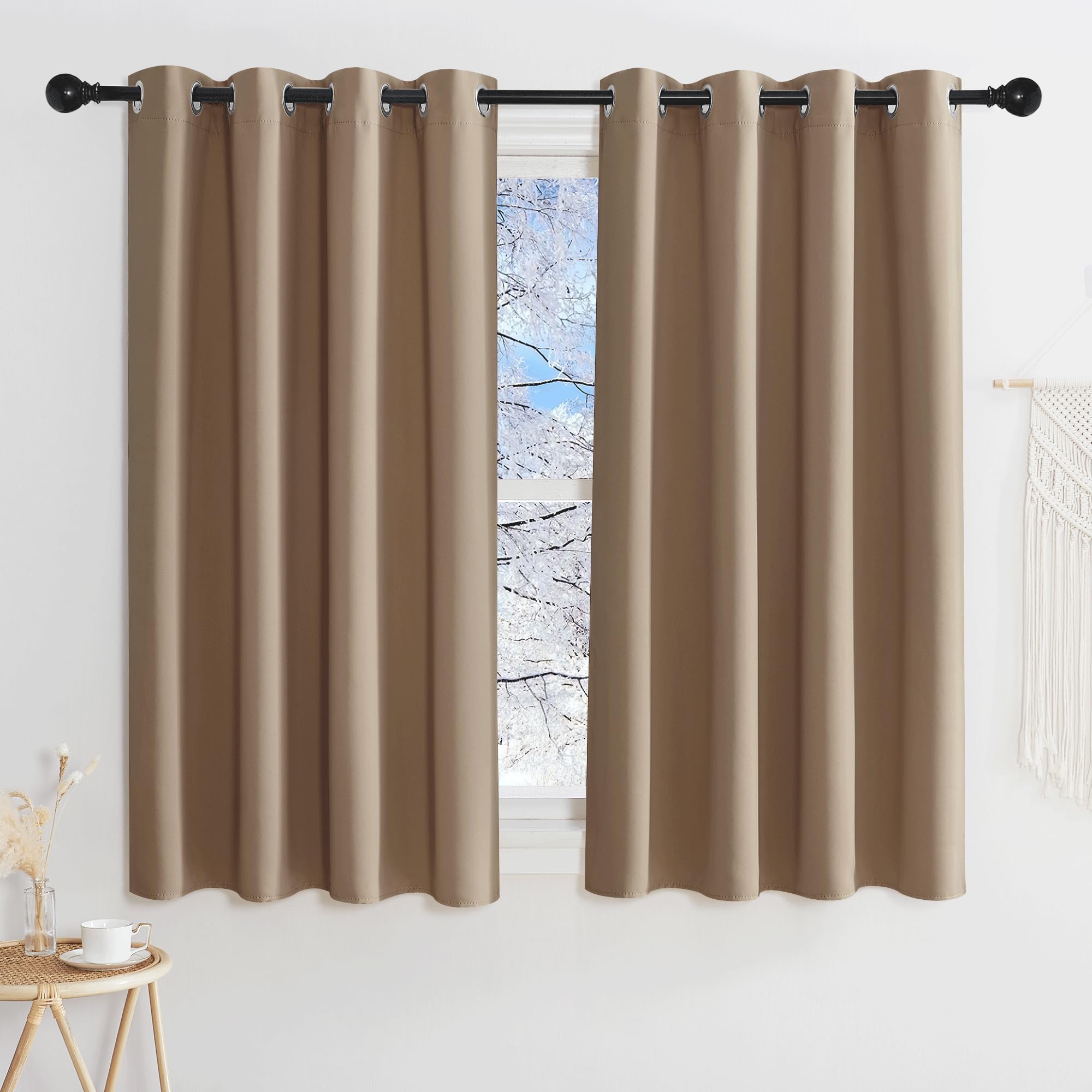 KGORGE Cortinas Opacas Termicas Aislantes Frio y Calor Cortinas Cocina Cortas Cortinas Ventanas Cortas con Ojales Cortinas Salon 2 Piezas Cortinas Dormitorio, 140x145cm, Moca