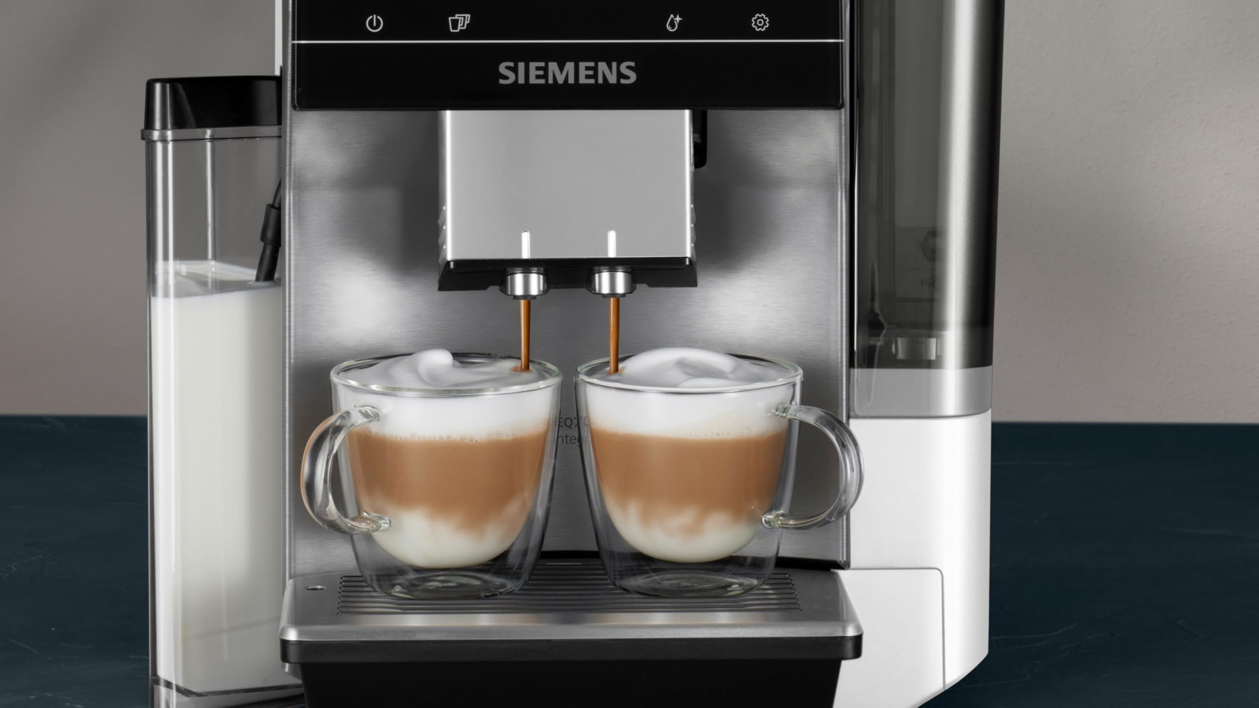 SIEMENS, macchina da caffè a grano tutto automatico, EQ700, schermo iSelect,coffeeeWorld,Cold Brew,Slow Brew,Latte Bricker, Home Connect, Acciaio inossidabile,Bianco,TQ715R03 integral