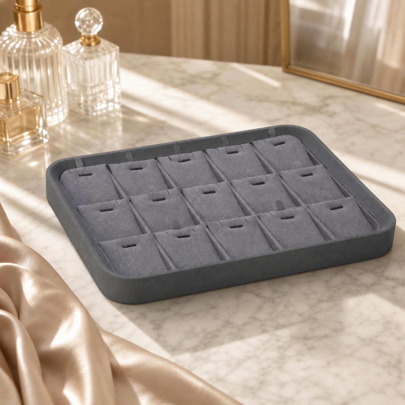 Espositore per Anelli Basso Profilo, Vassoio Per Anelli Con Inserti A Molla, Colore Beige, Dimensioni 30x22x3 Cm, Materiale PU, Design Elegante