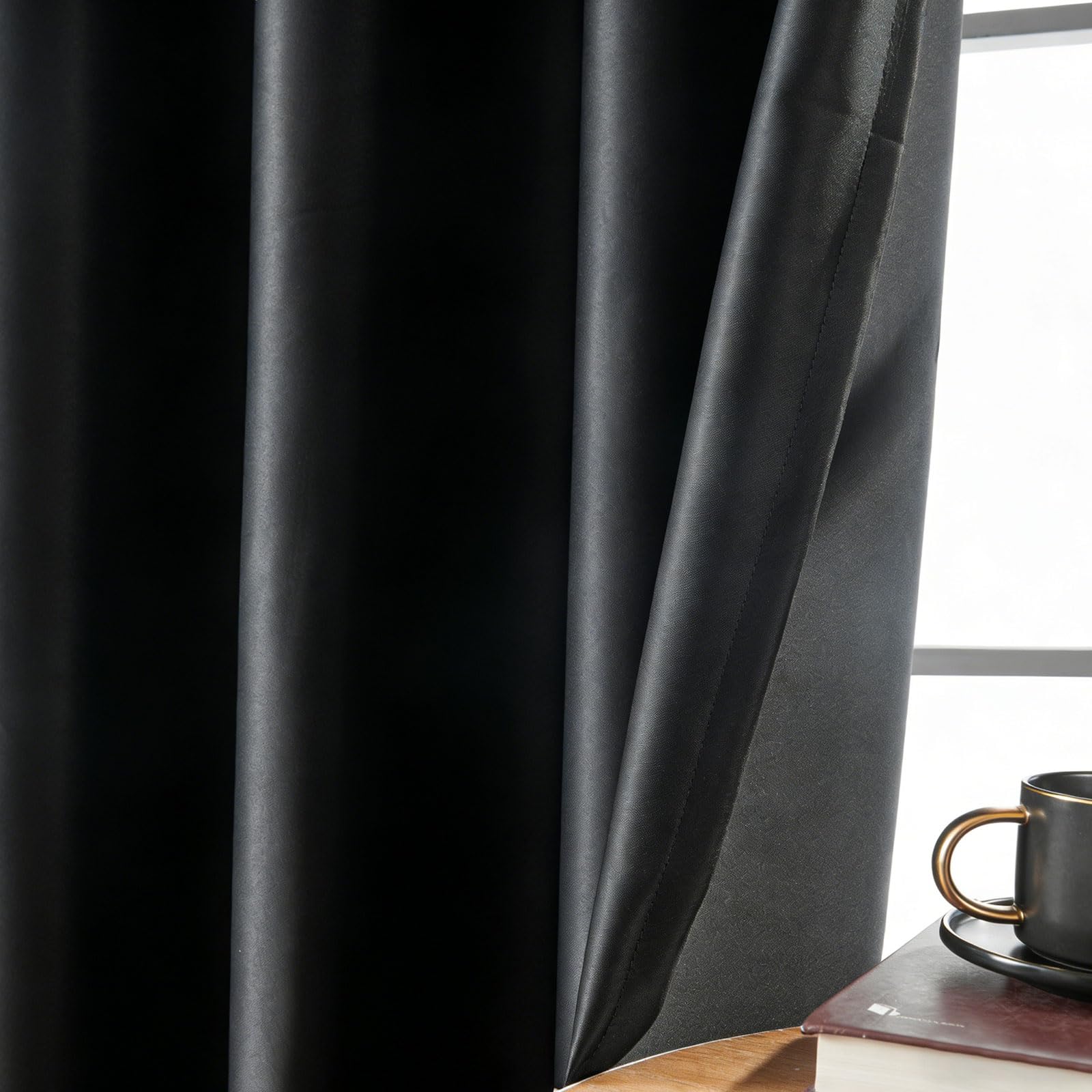 GUOJUN Thermovorhang 130 x 185 cm Verdunkelung Modern Kälteschutz Türvorhang Blickdicht Ösenschal Hitzeschutz, Wärmeisolierend, mit Ösen für Wohnzimmer Schlafzimmer, Schwarz