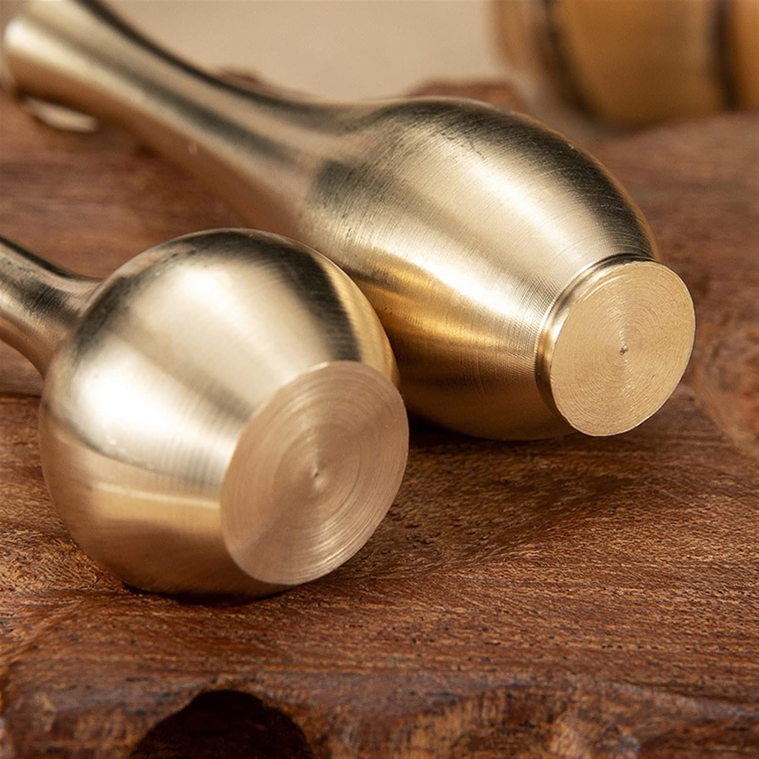 フラワーフラワーベース 2個 ミニメタル製小さな花瓶 ホームデコレーション かわいいゴールデン銅花瓶 卓上用フラワーアレンジメントオ