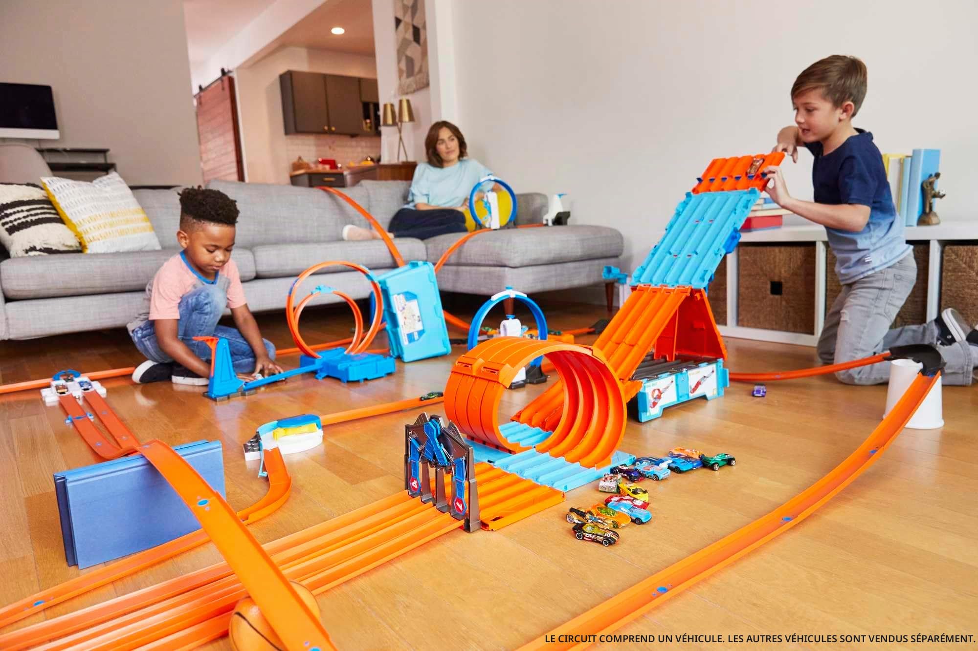 Hot Wheels Accessoires Action Méga Boite de Course Ultime, Coffret de Jeu pour Petites Voitures avec Circuits et Pistes, Jouet pour Enfant, GKT87