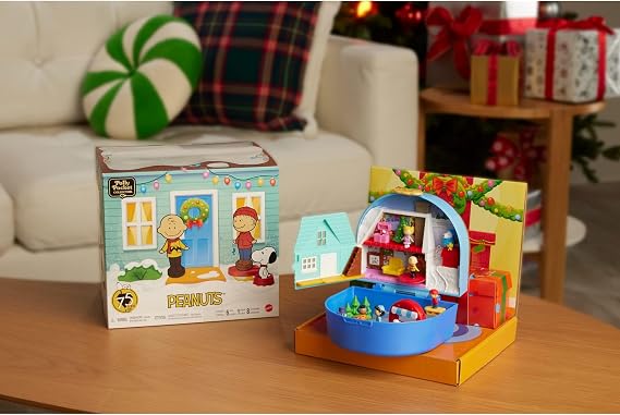 Polly Pocket x Peanuts Collector Compact | Snoopy & Woodstock Micro Dolls & Playset, 7 Themed Accessories, 4 Iconic Locations