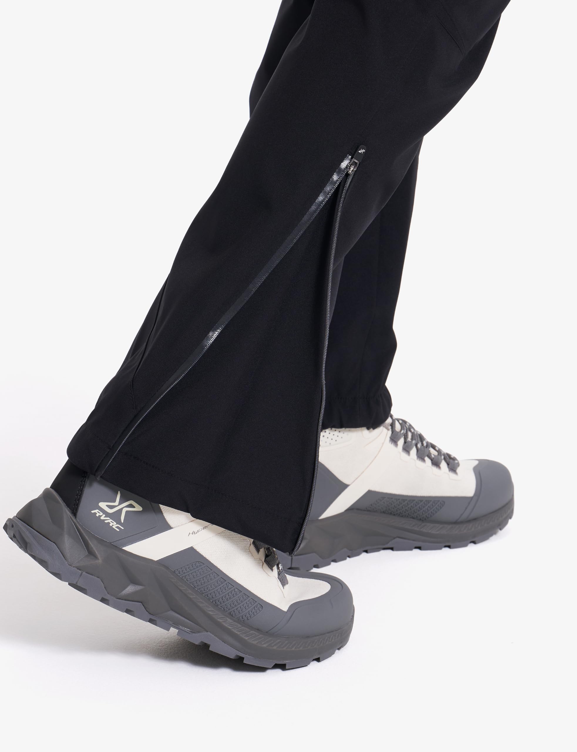 RevolutionRace Silence Proshell Pants, Pantalon pour Femme, Pantalon Ventilée et Imperméable pour la randonnée et Autres activités de Plein air