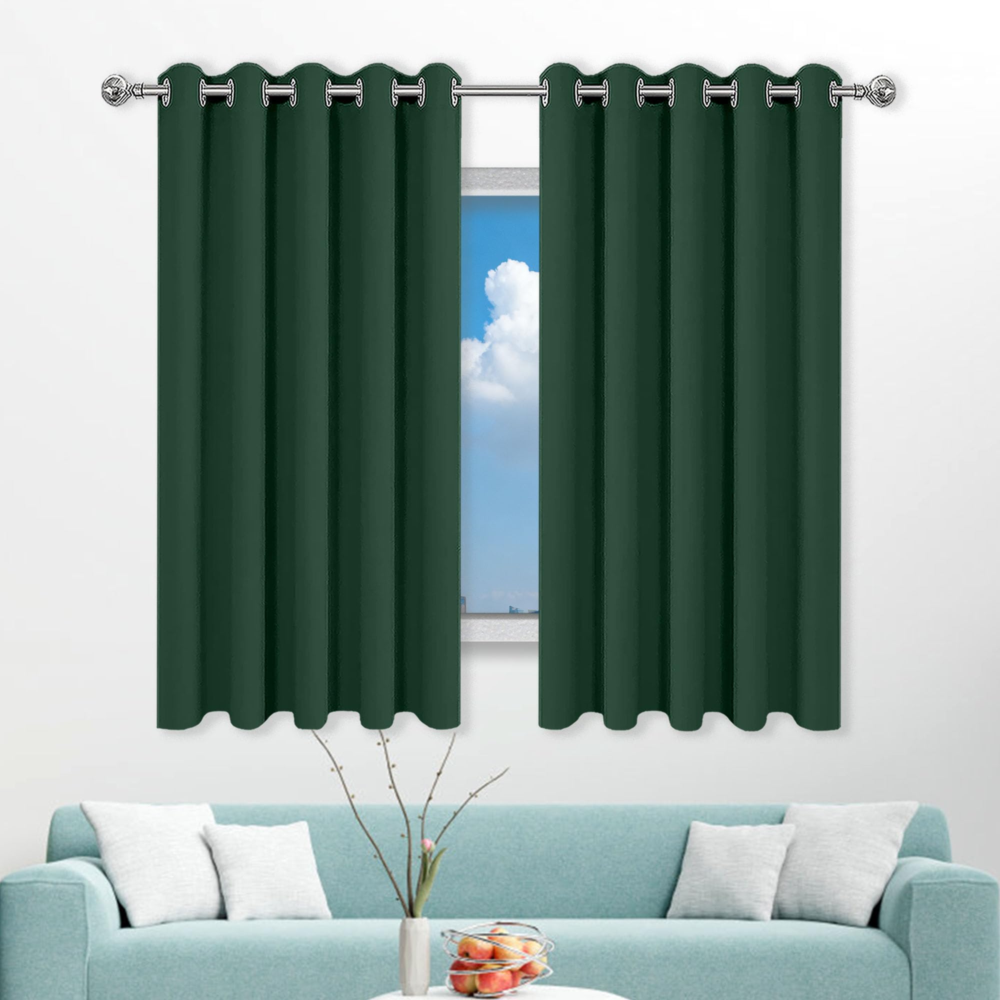 Rideau de chambre vert foncé pour créer une ambiance cocooning et isolée du froid